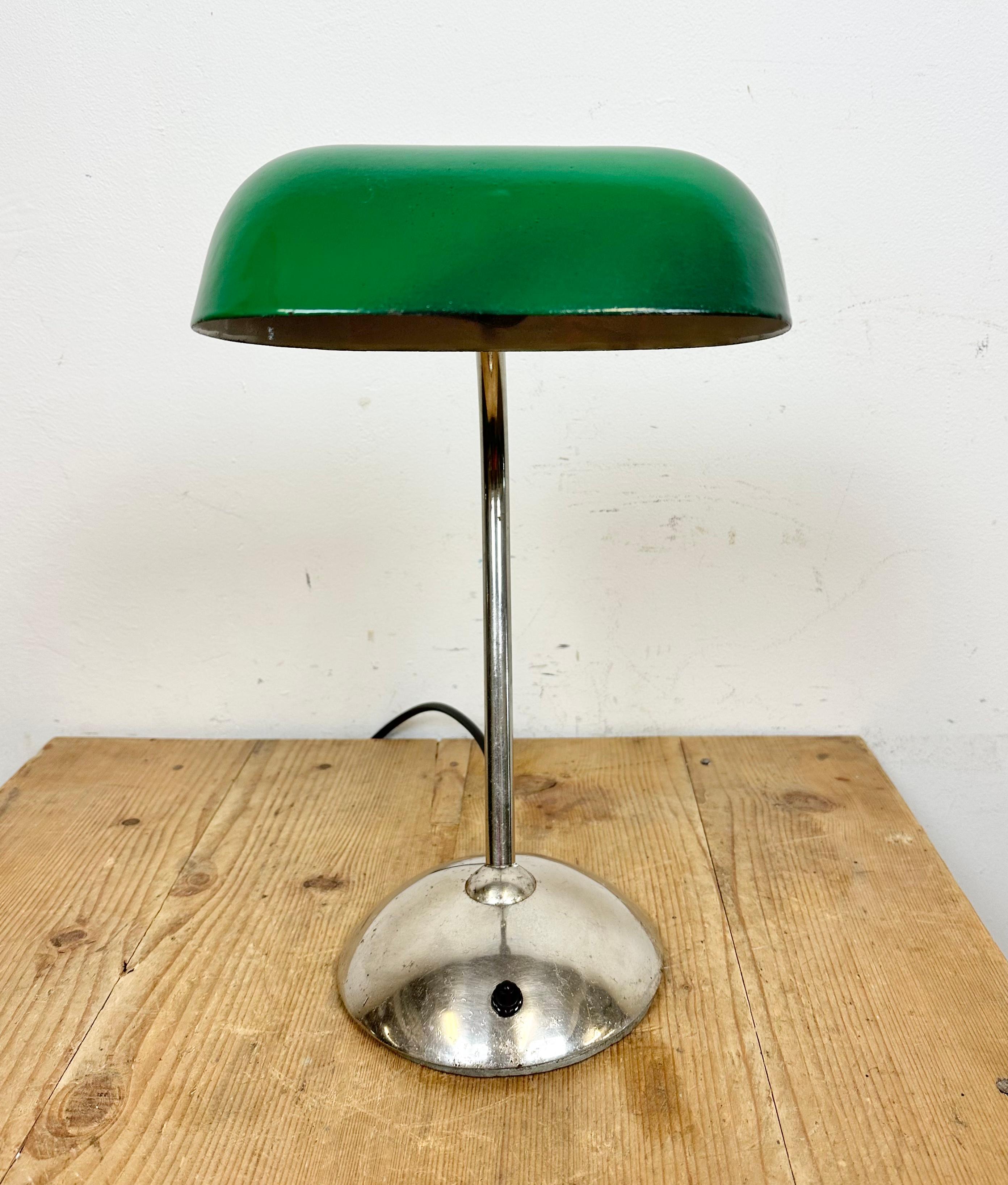 Vintage Green Enamel Bank Lamp, 1950s For Sale 4