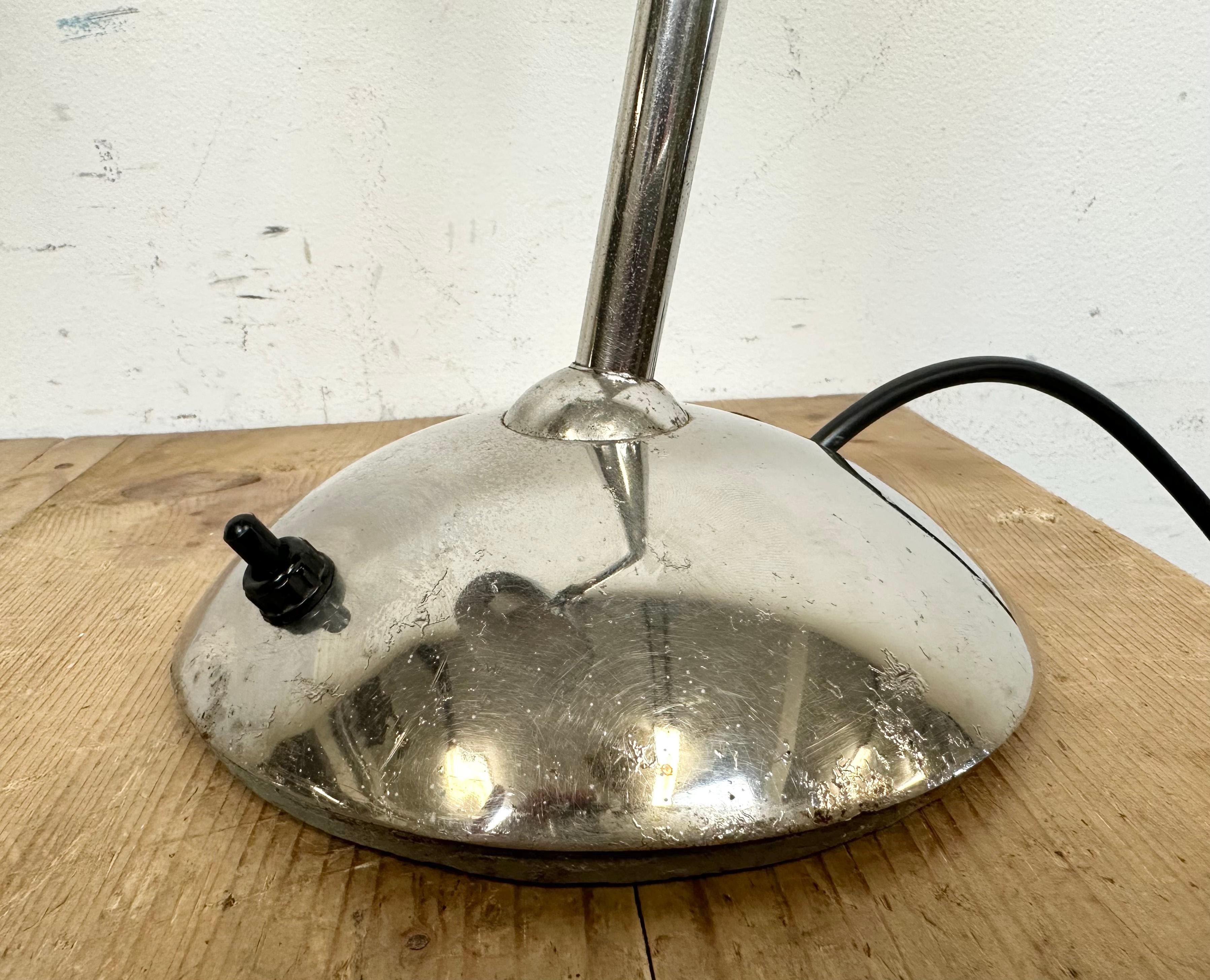 20ième siècle Lampe de banque vintage en émail vert, années 1950 en vente