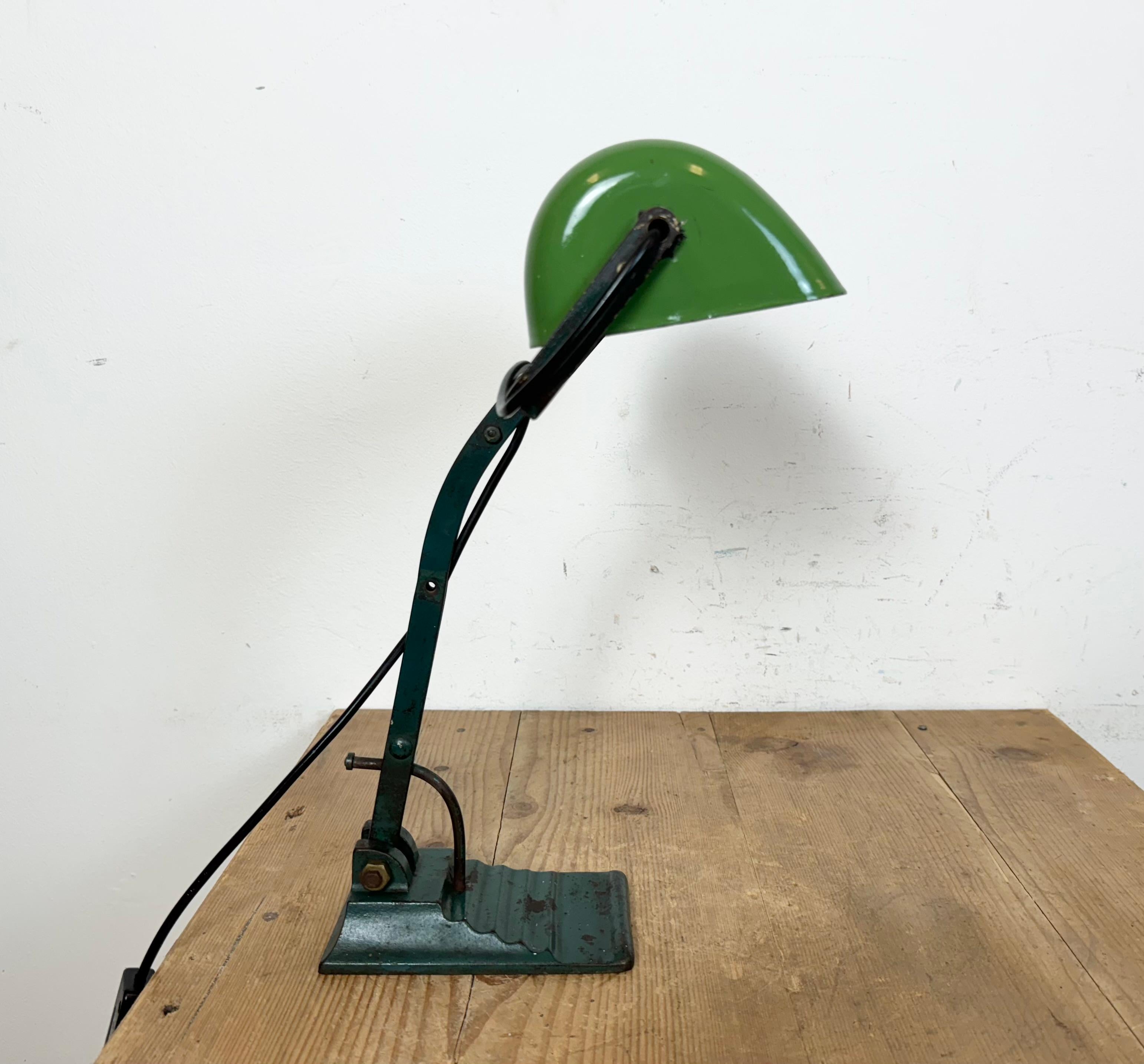 Émail Lampe de banque vintage en émail vert, années 1950 en vente