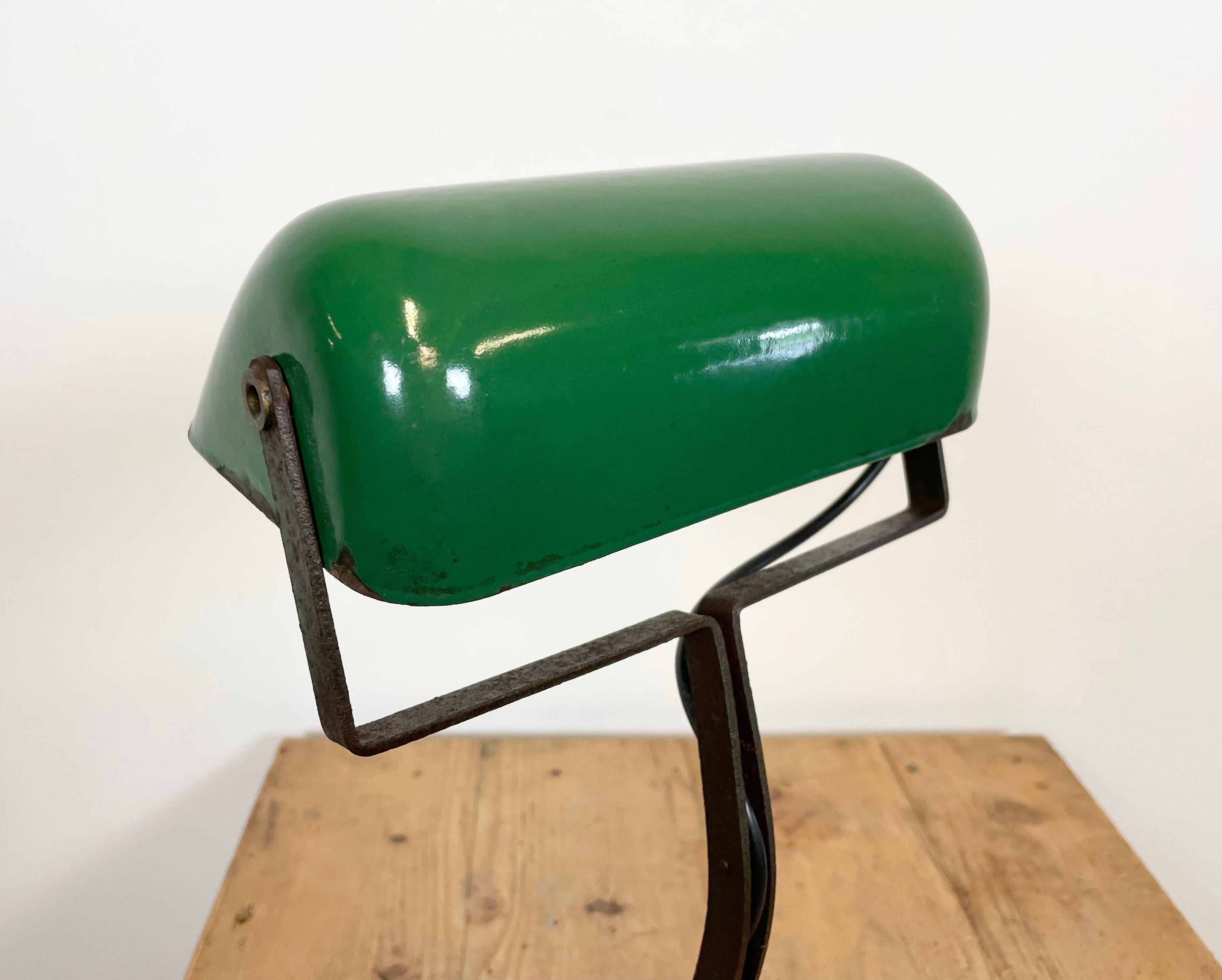 Lampe de banque vintage en émail vert d'Astral, années 1930 en vente 4