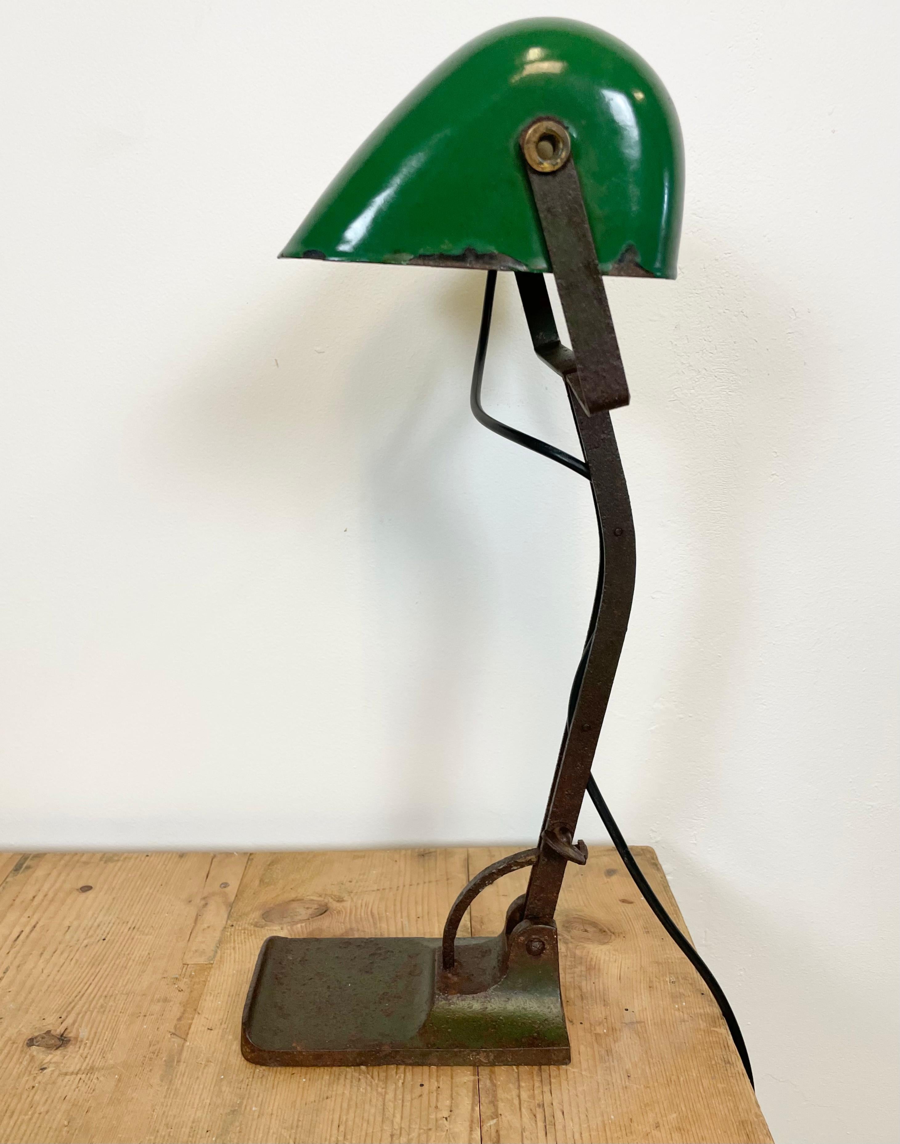Tchèque Lampe de banque vintage en émail vert d'Astral, années 1930 en vente