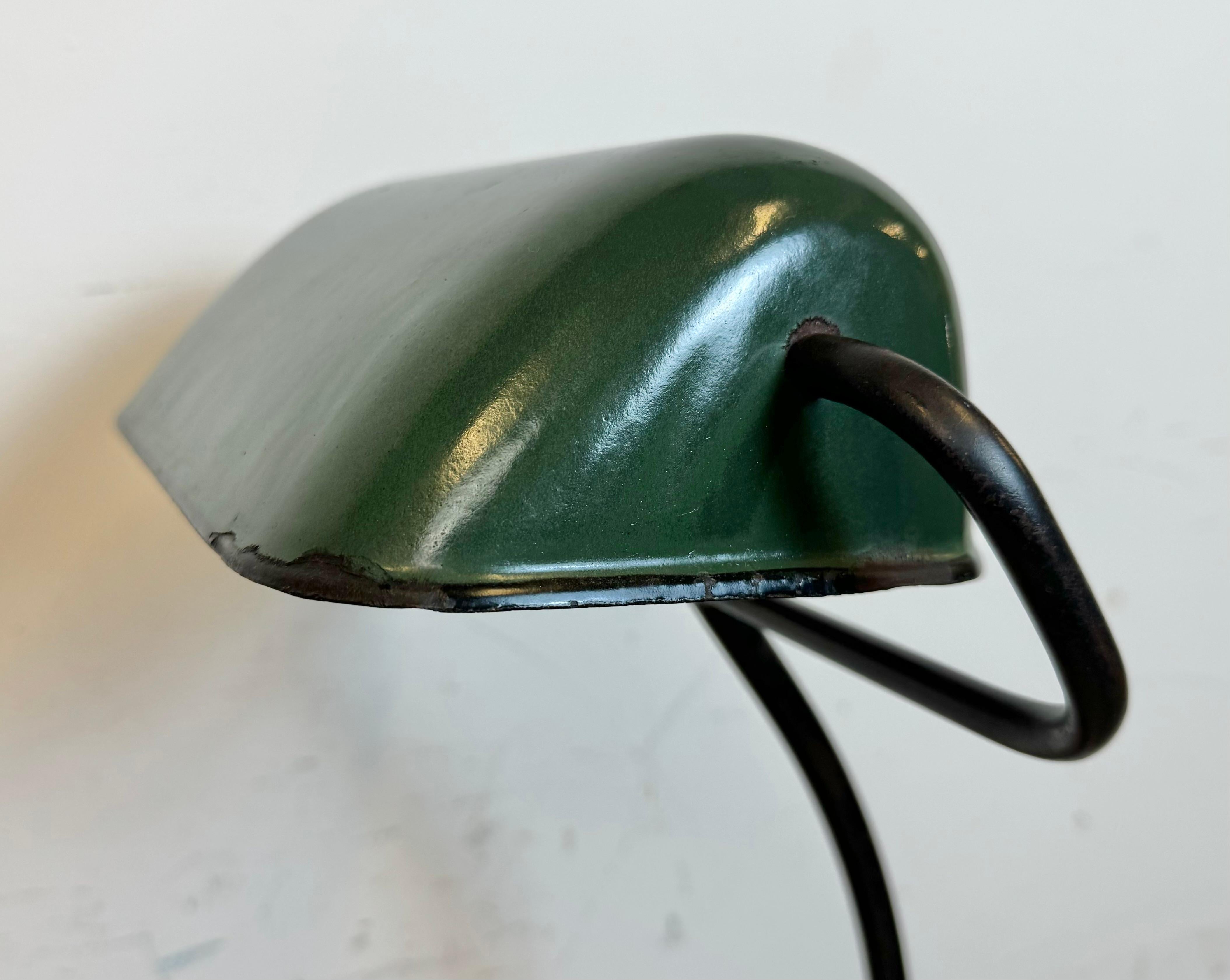 Grüne Emaille-Banklampe aus BUR, Vintage, 1930er Jahre (Gegossen) im Angebot