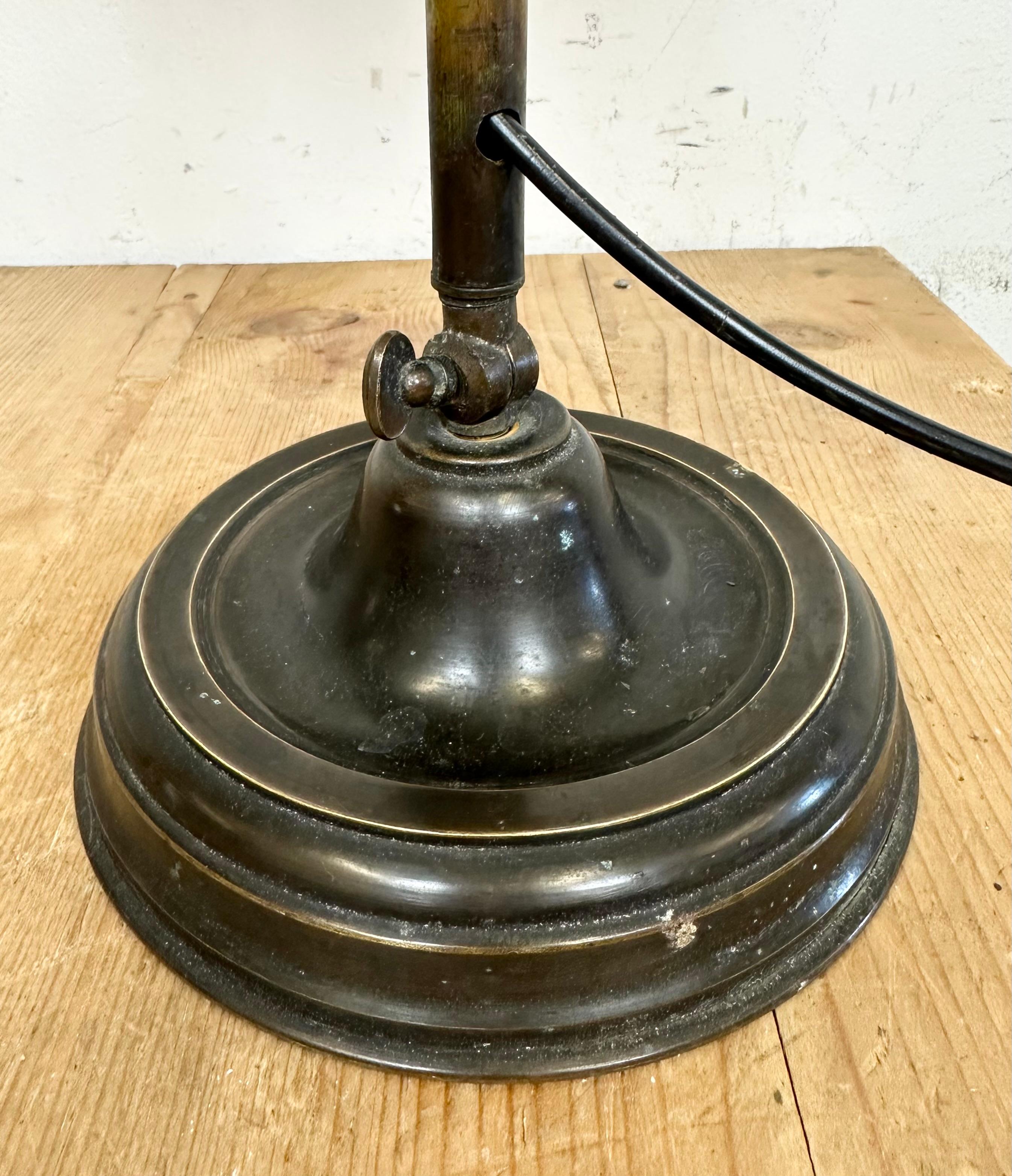 Vintage Green Enamel Bank Table Lamp, 1960s For Sale 3