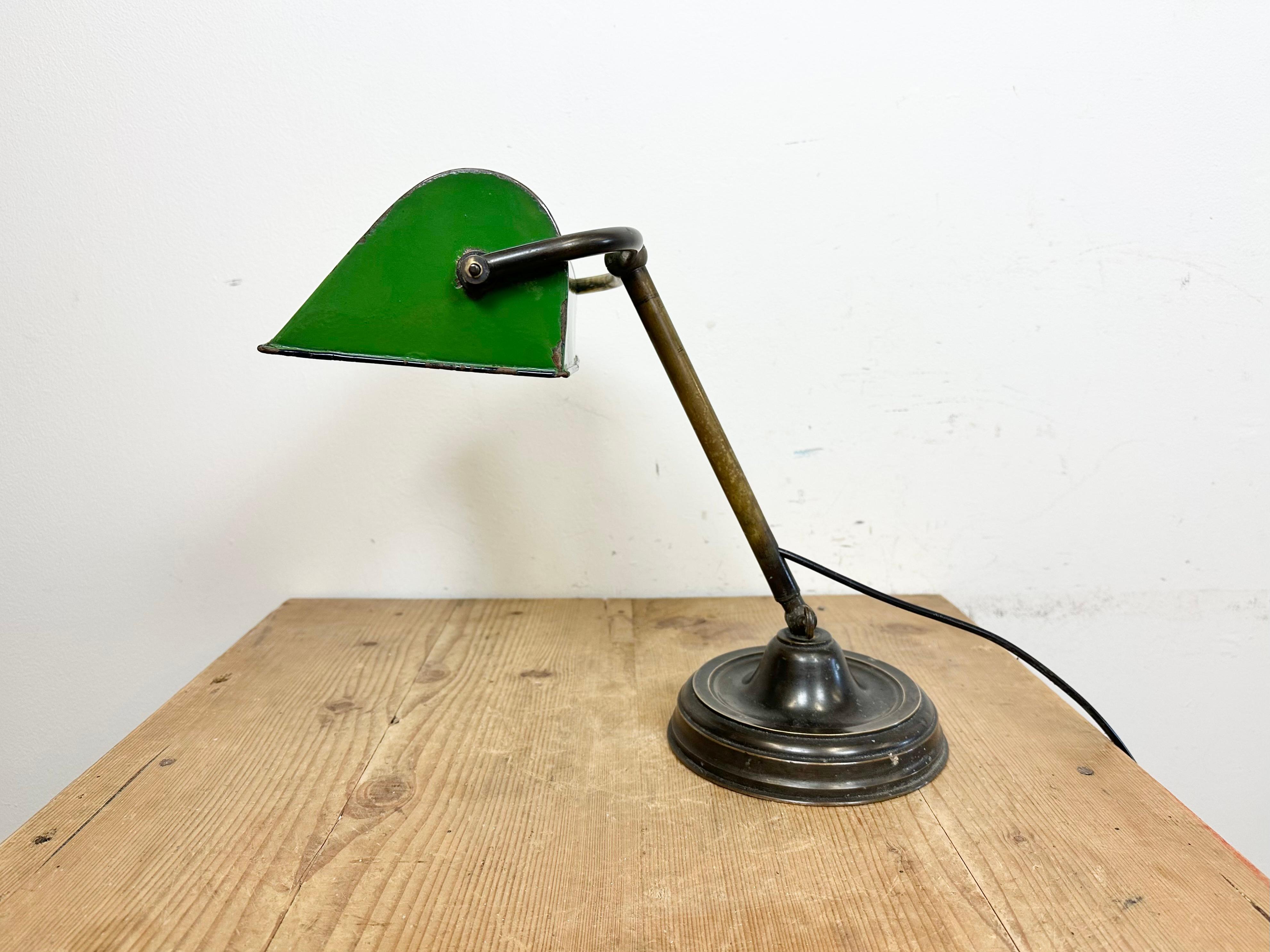 Grüne Emaille-Bank-Tischlampe, 1960er-Jahre im Angebot 4