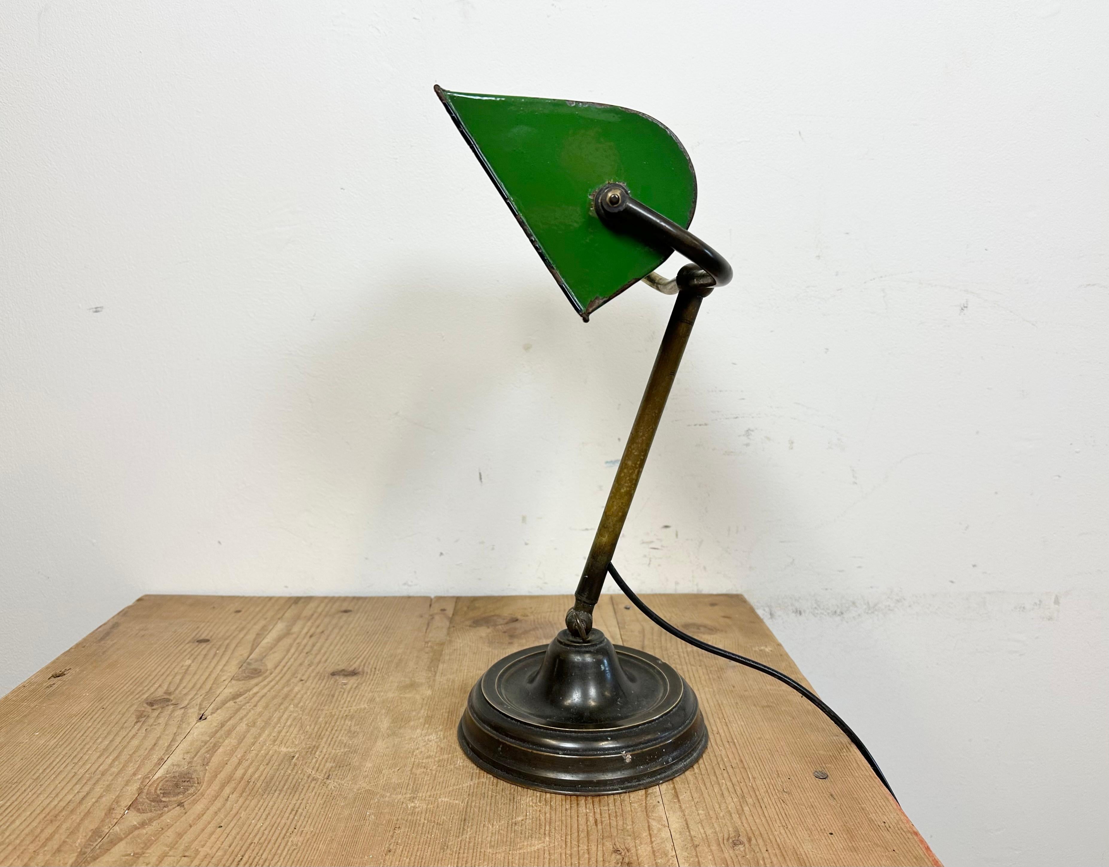 Grüne Emaille-Bank-Tischlampe, 1960er-Jahre im Angebot 5
