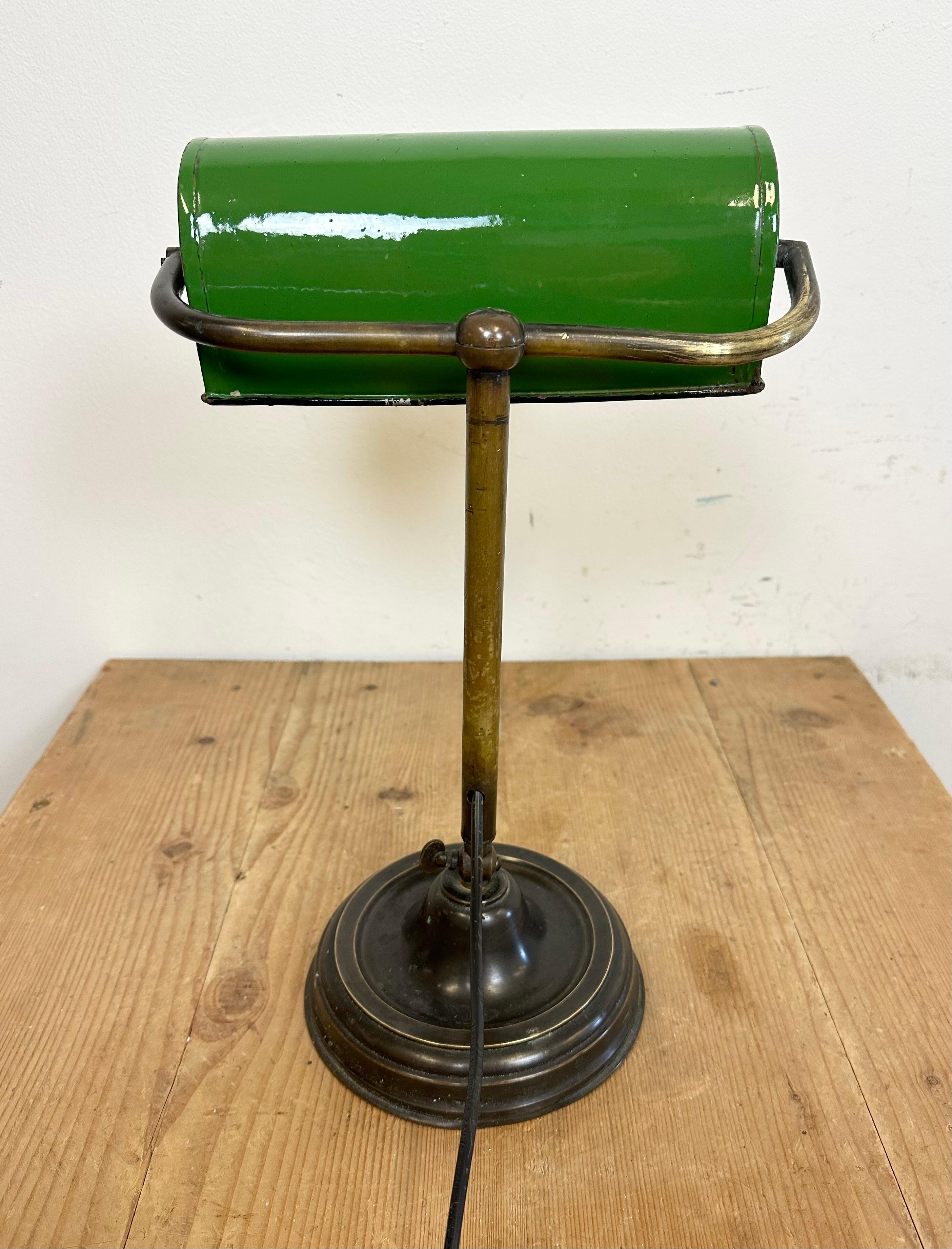 Grüne Emaille-Bank-Tischlampe, 1960er-Jahre im Angebot 6