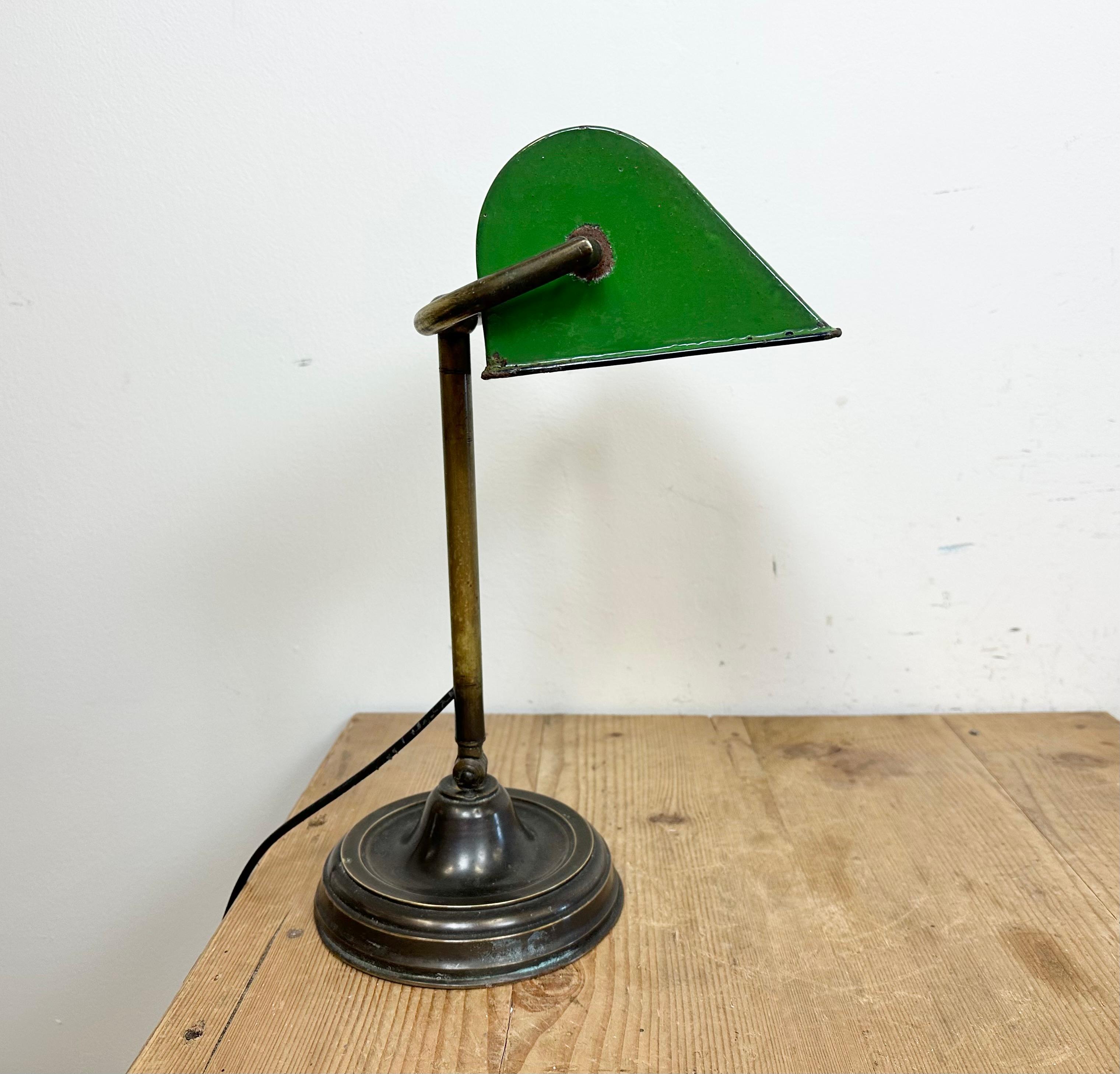 Grüne Emaille-Bank-Tischlampe, 1960er-Jahre im Angebot 7