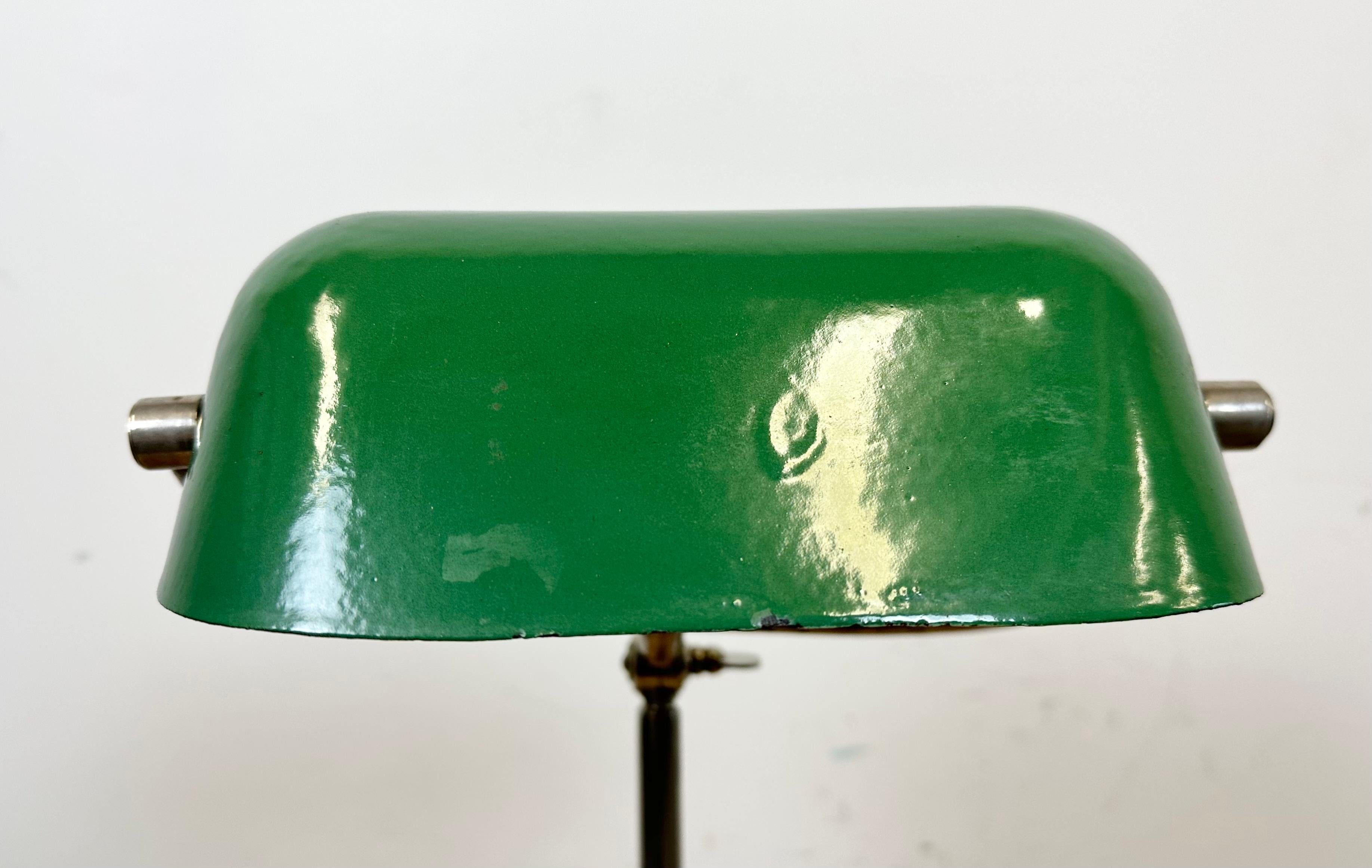Vintage Green Enamel Bank Table Lamp, 1960s 10