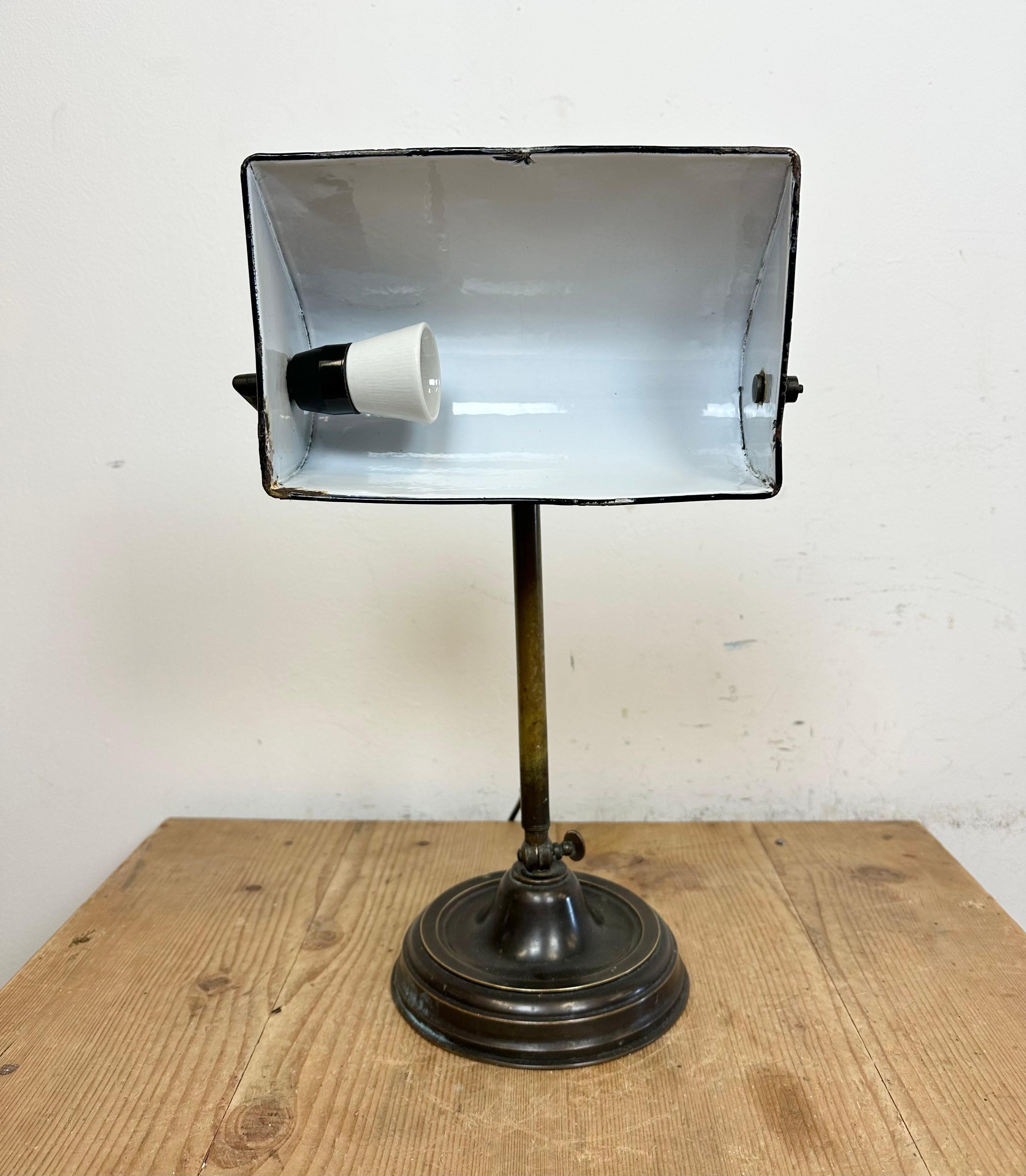 Vintage Green Enamel Bank Table Lamp, 1960s For Sale 10