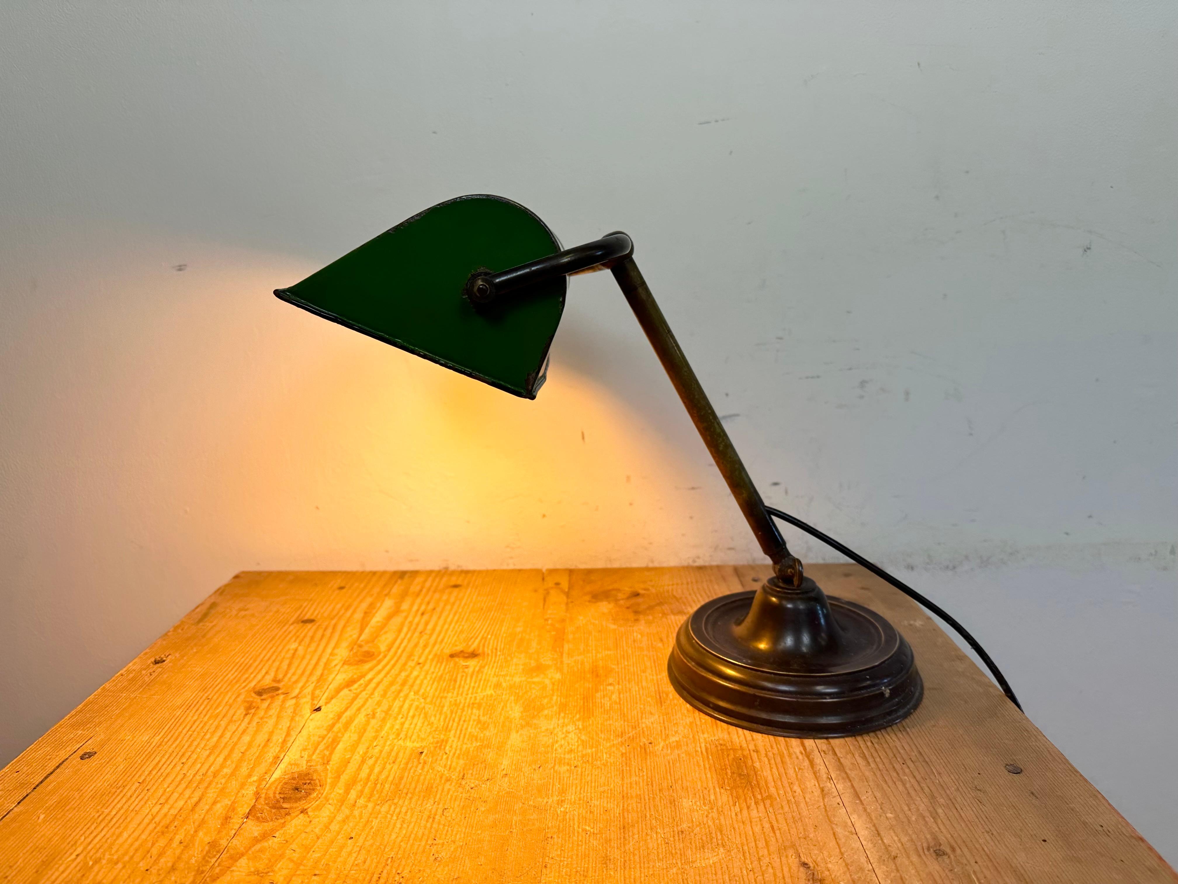 Vintage Green Enamel Bank Table Lamp, 1960s For Sale 12