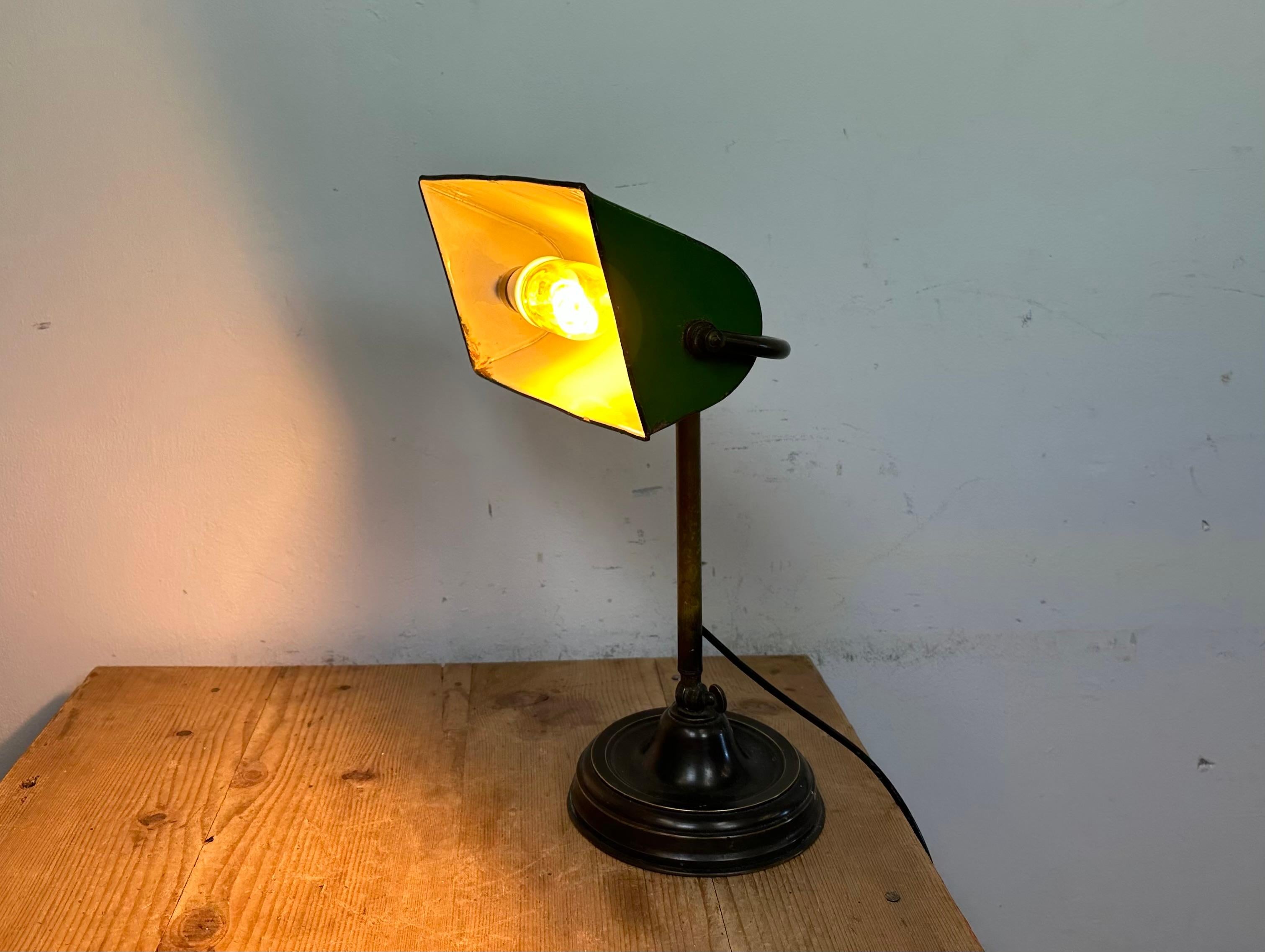 Grüne Emaille-Bank-Tischlampe, 1960er-Jahre im Angebot 13