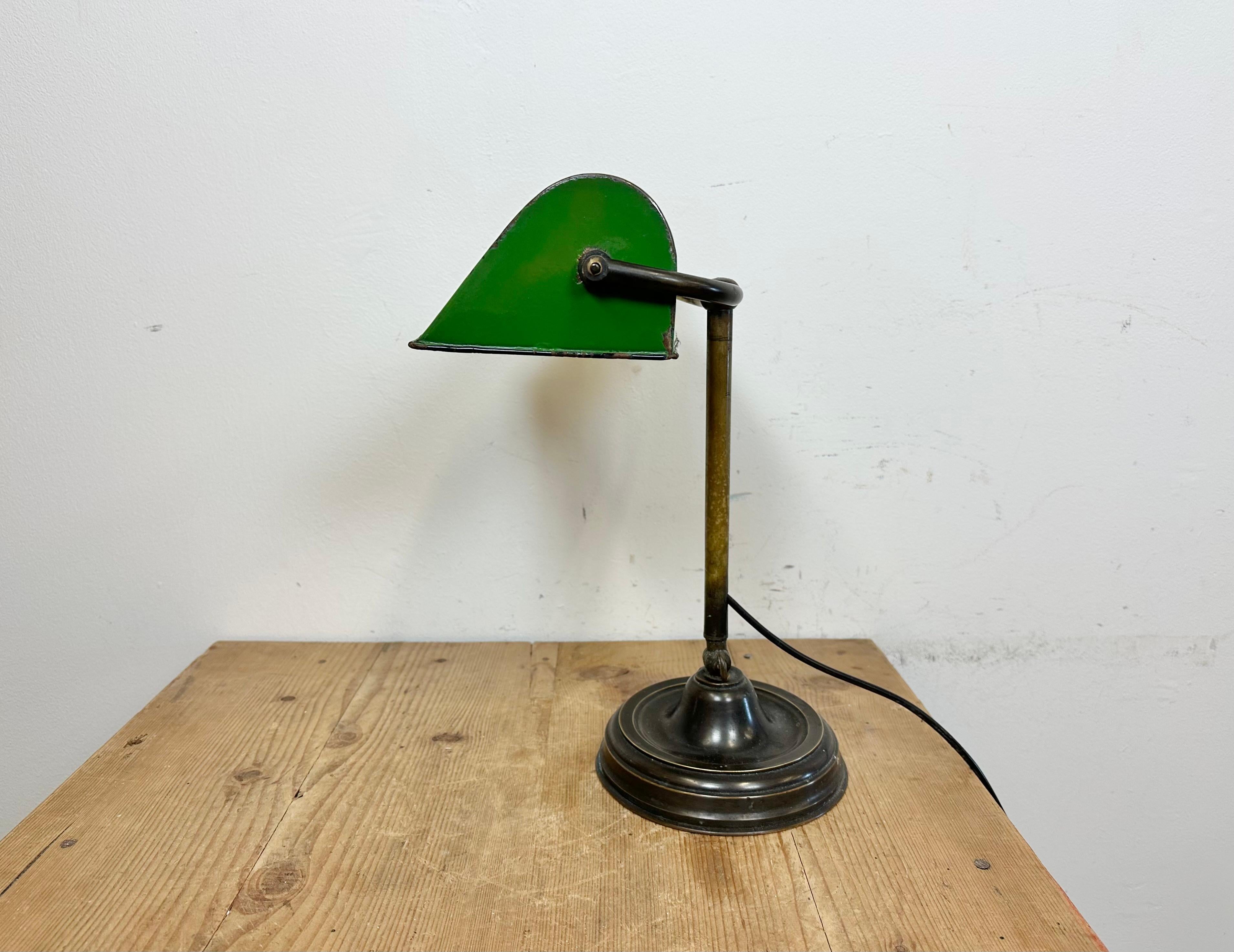 Grüne Emaille-Bank-Tischlampe, 1960er-Jahre (20. Jahrhundert) im Angebot