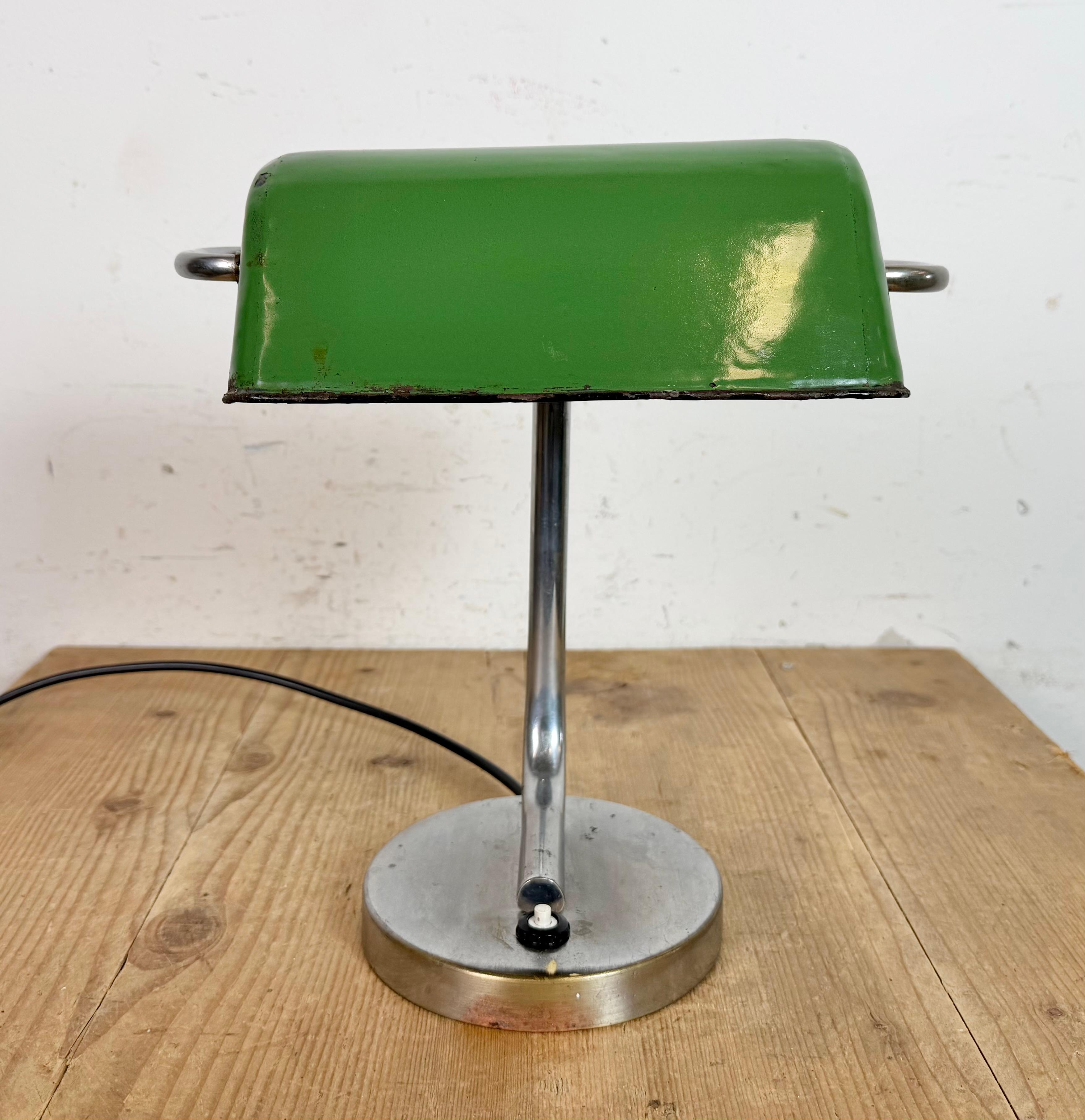 Vintage Green Enamel Banker Lamp, 1950s im Angebot 4