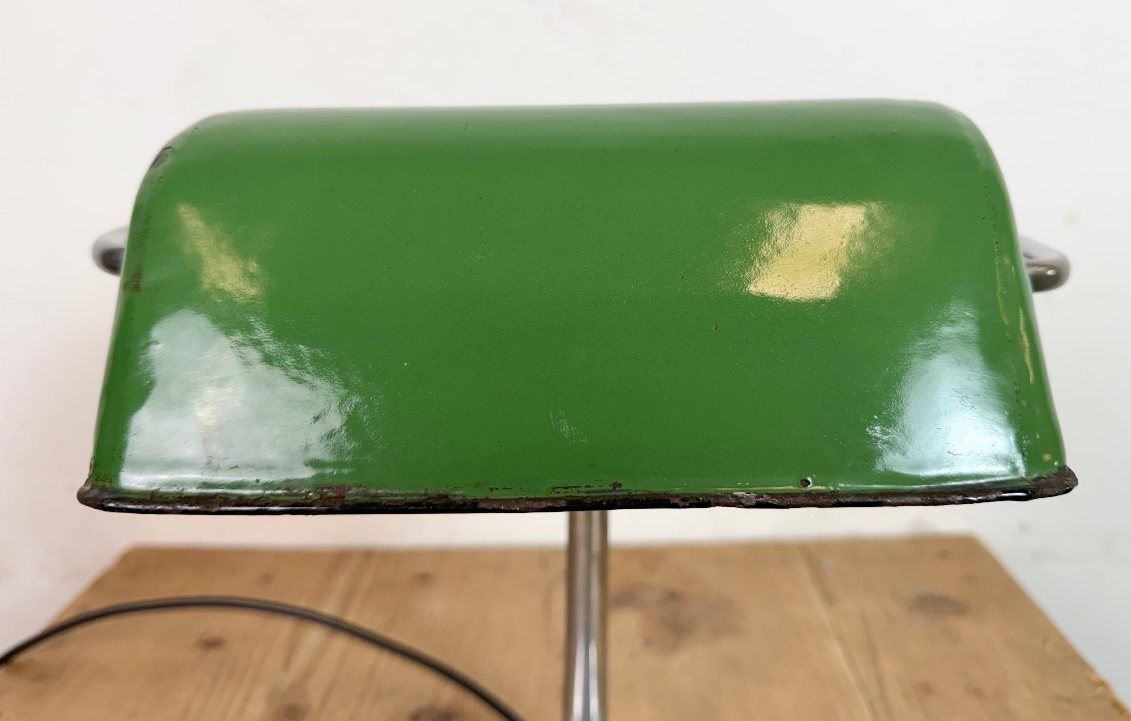 Vintage Green Enamel Banker Lamp, 1950s im Angebot 5