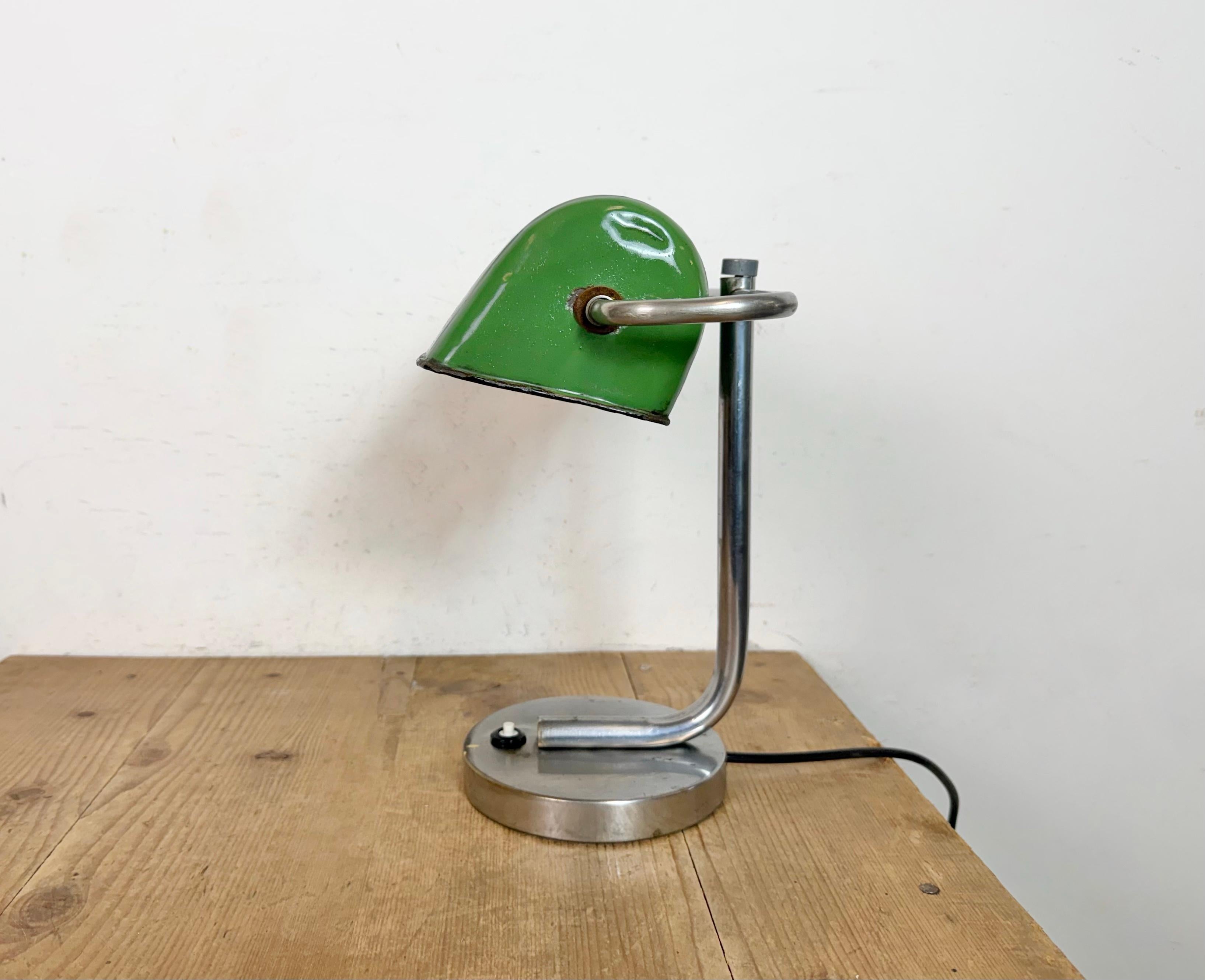 Vintage Green Enamel Banker Lamp, 1950s (Industriell) im Angebot