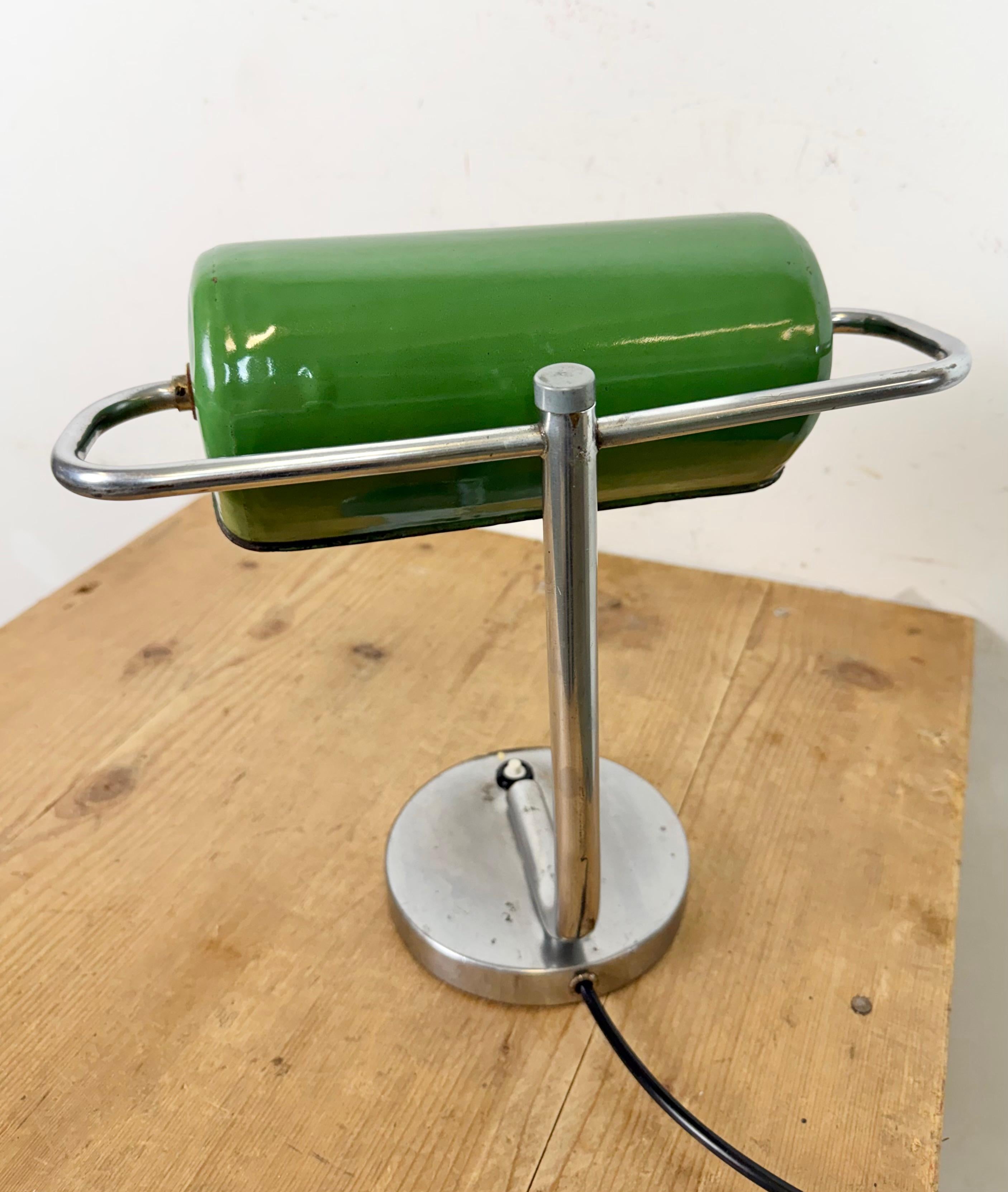 Vintage Green Enamel Banker Lamp, 1950s (Emaille) im Angebot