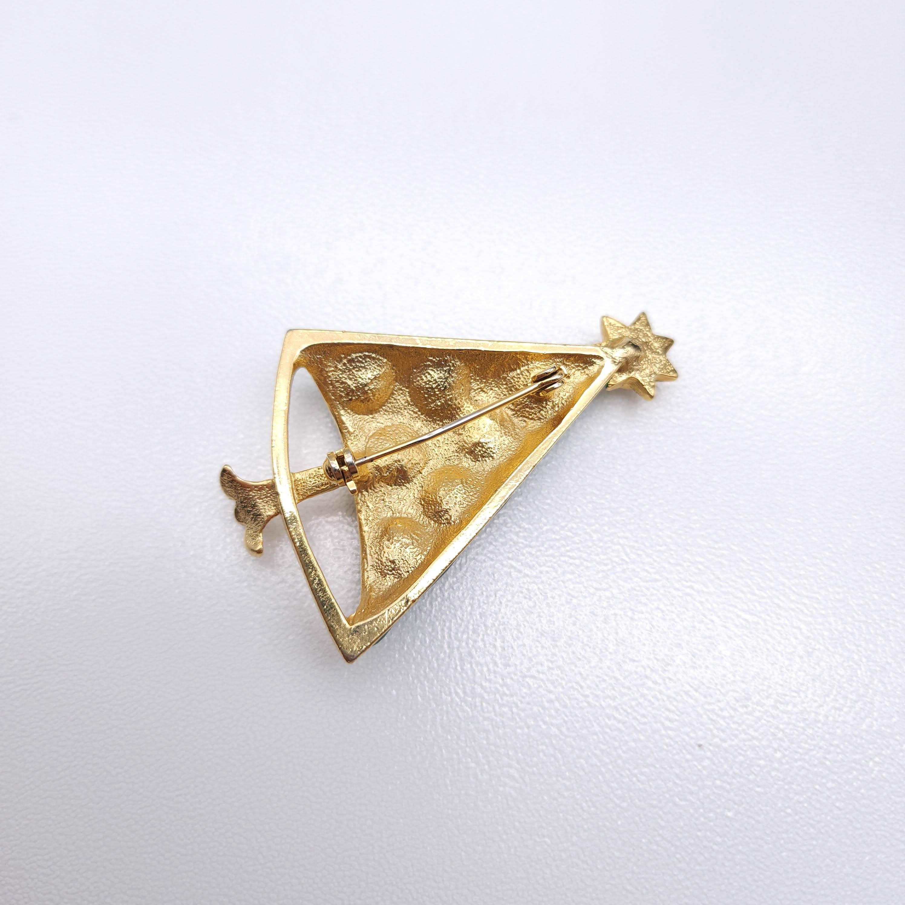Round Cut Vintage Green Enamel Christmas Tree Brooch with Rhinestone Ornaments in Gold For Sale