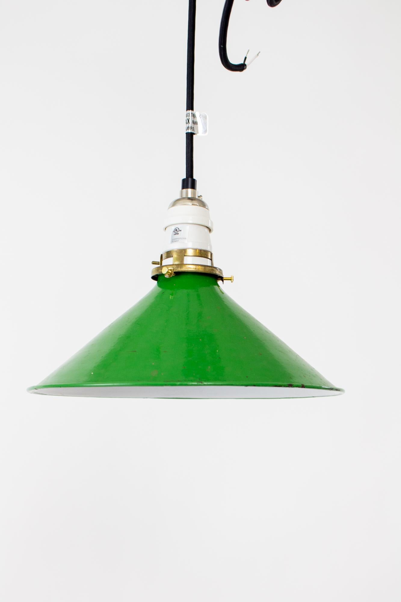 Vintage Green Enamel Pendant In Good Condition For Sale In Canton, MA