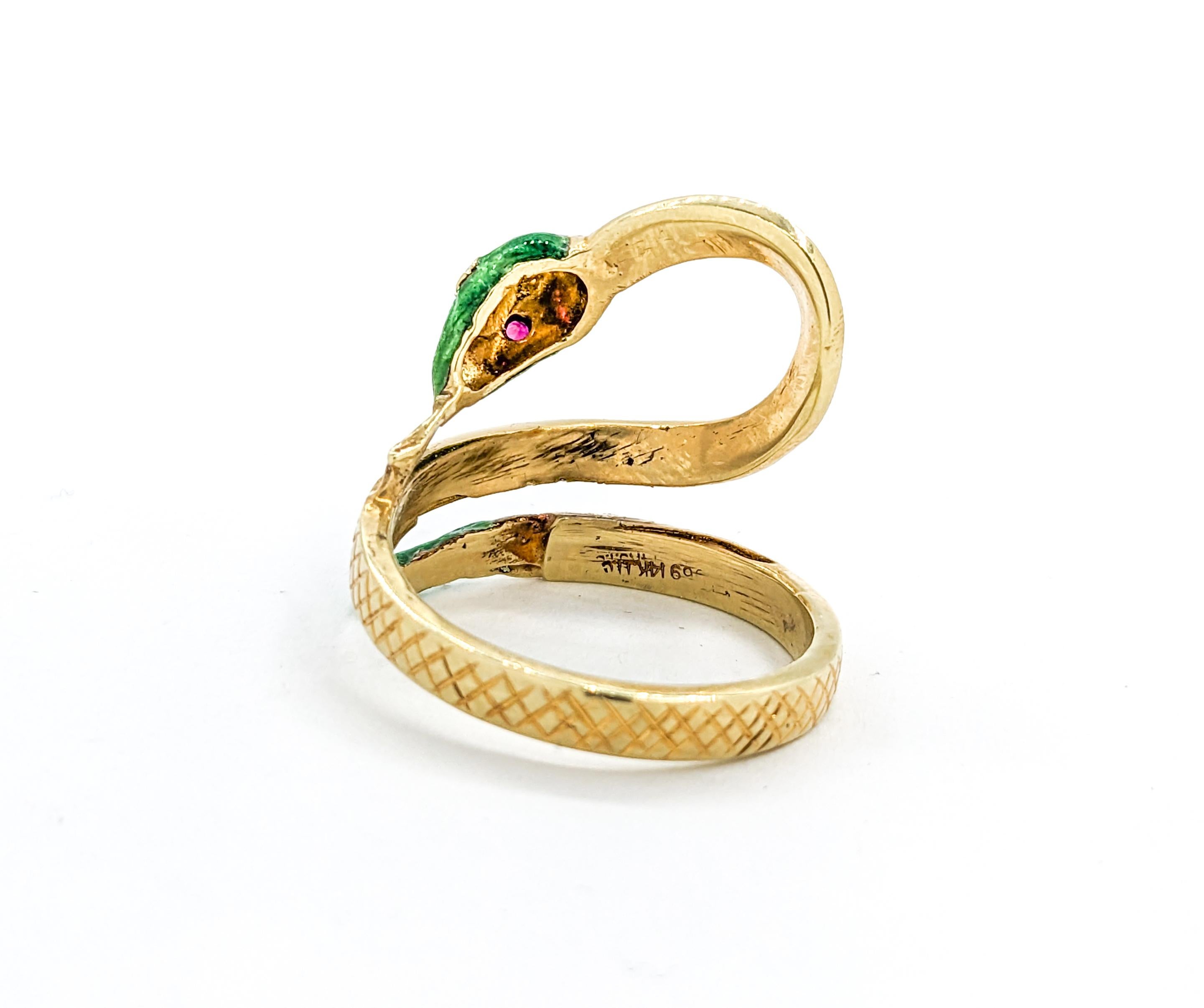 Round Cut Vintage Green Enamel Snake Ring with Ruby Eyes In Yellow Gold For Sale