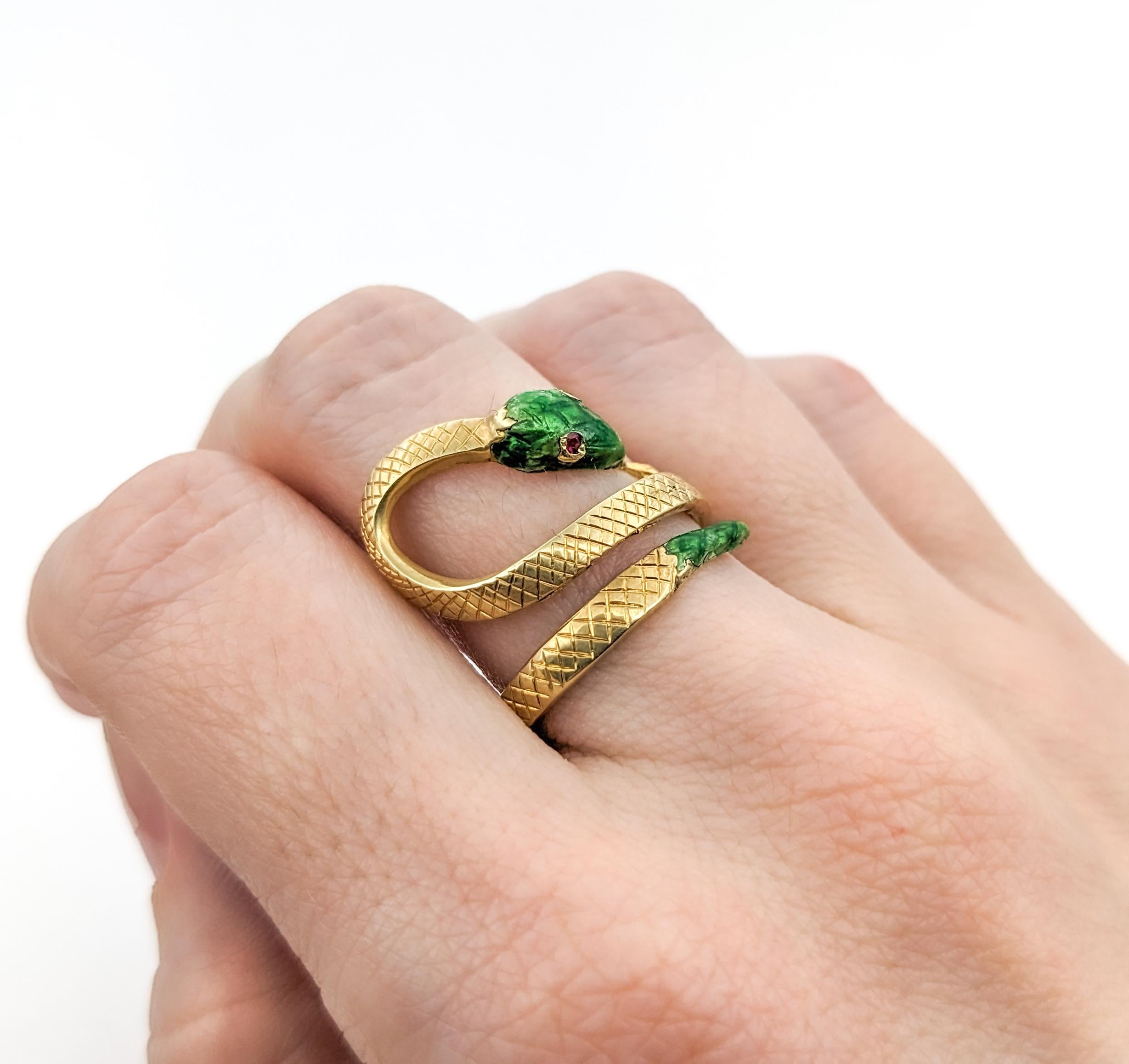 Vintage Green Enamel Snake Ring with Ruby Eyes In Yellow Gold For Sale 2