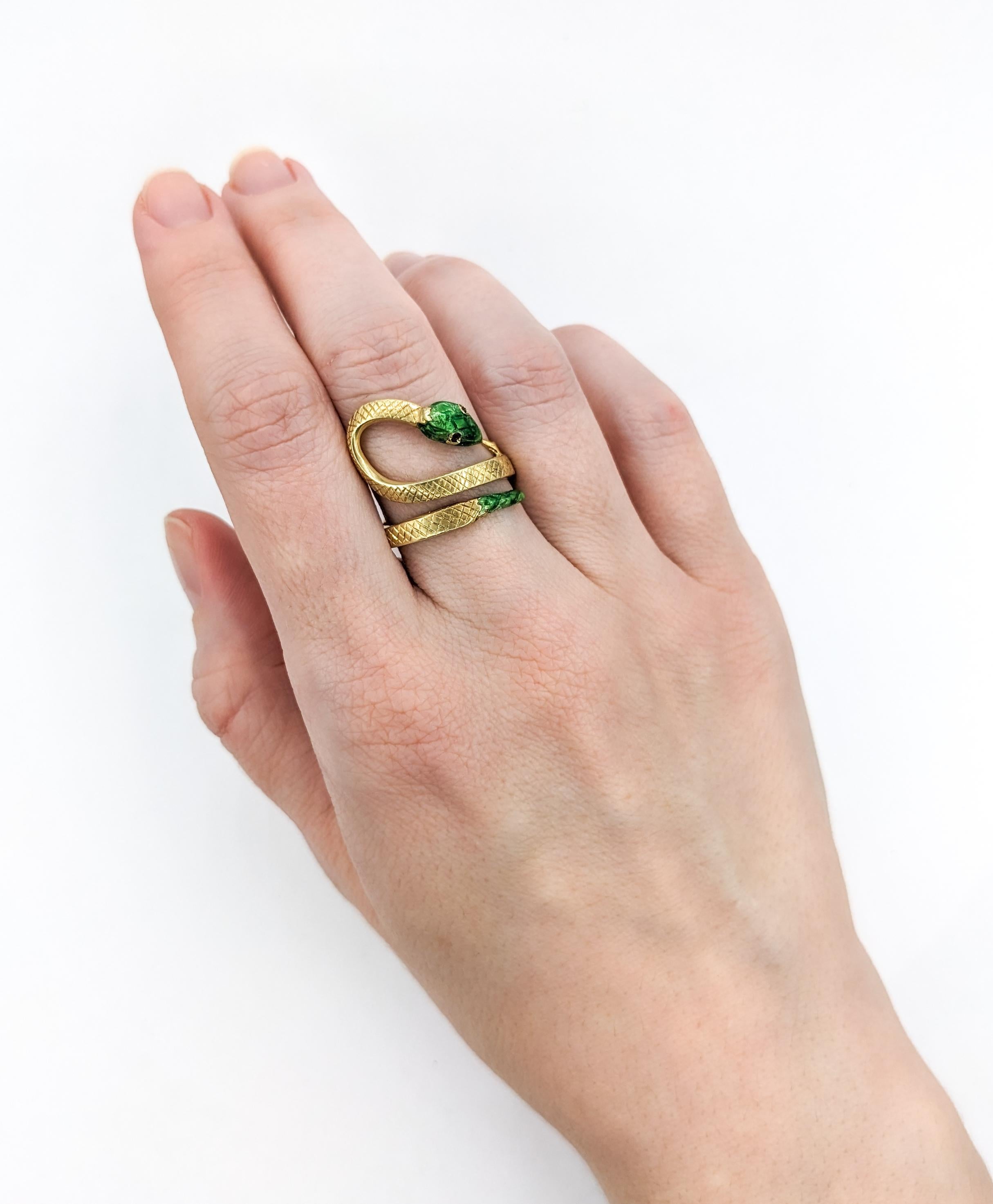 Vintage Green Enamel Snake Ring with Ruby Eyes In Yellow Gold For Sale 3