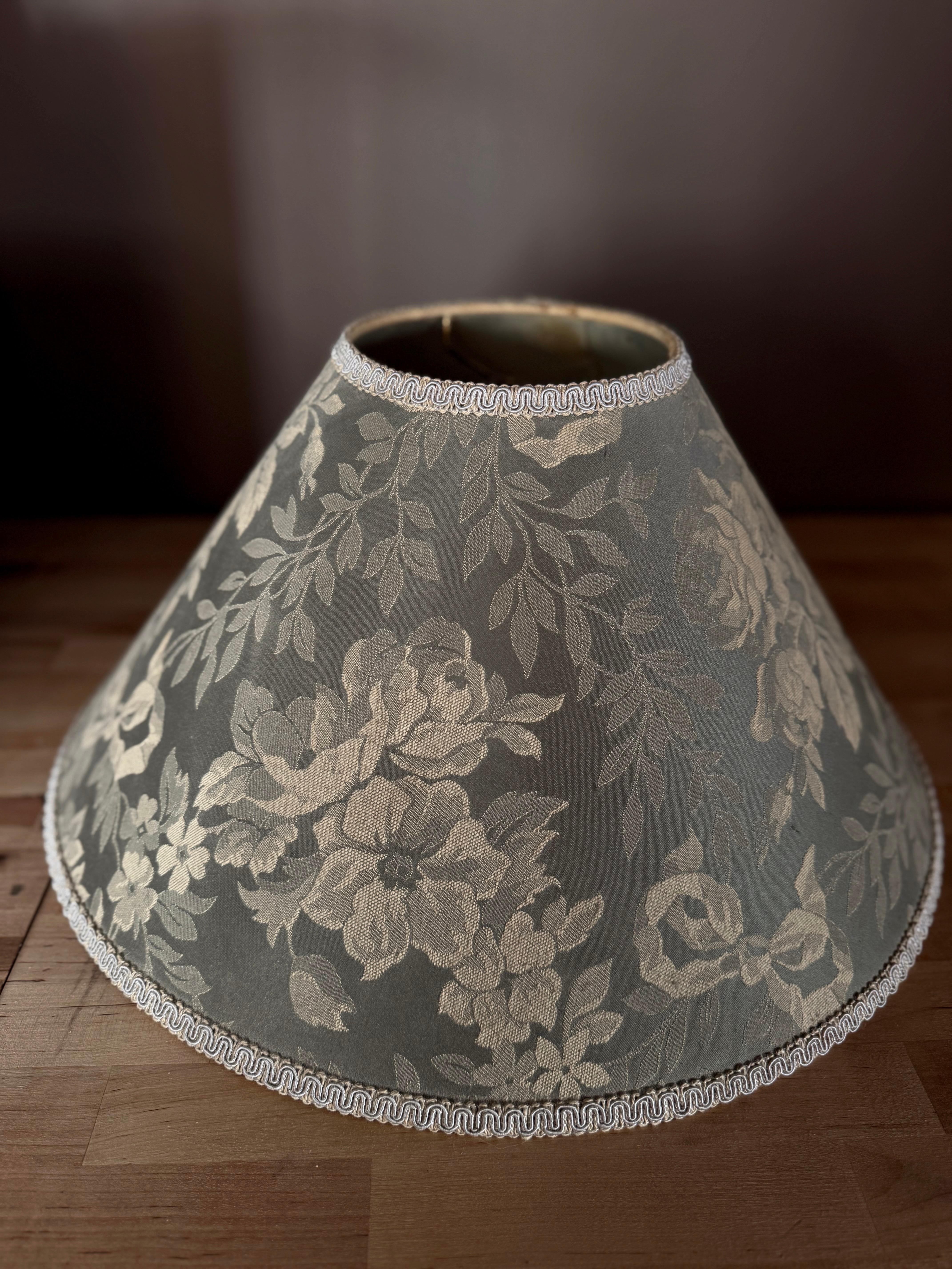 Inconnu Lampadaire floral vert vintage en vente