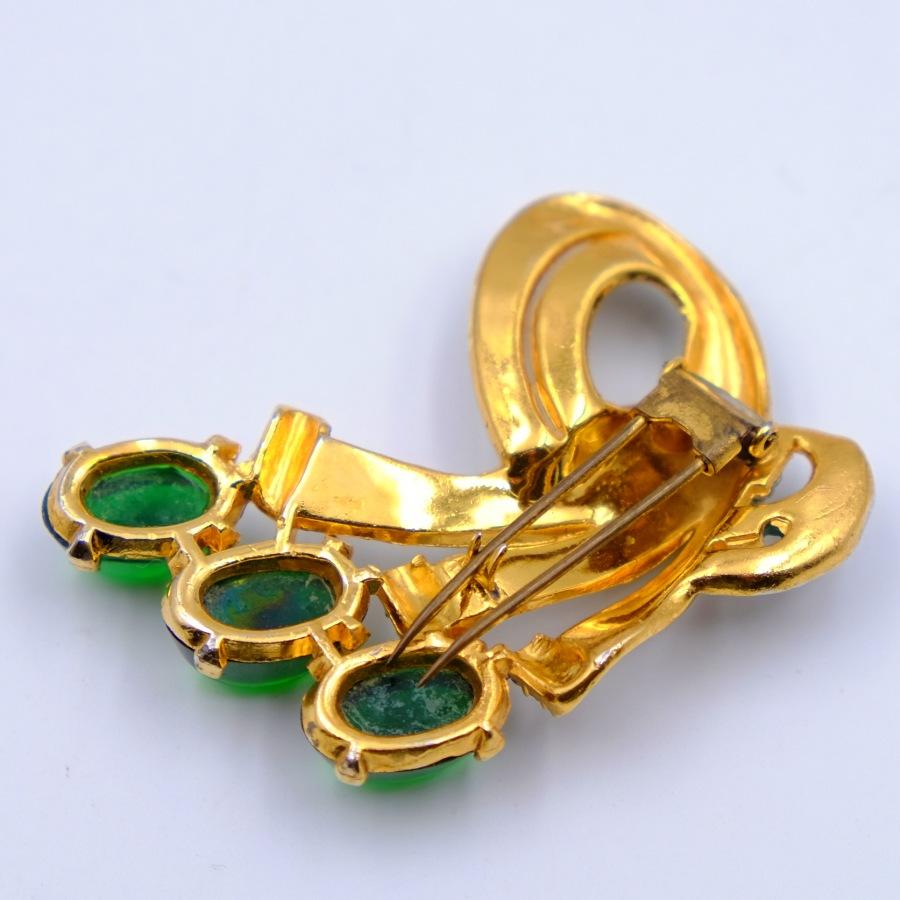 Vintage Green Glass Brooch With Rhinestones 1940's In Good Condition For Sale In Austin, TX