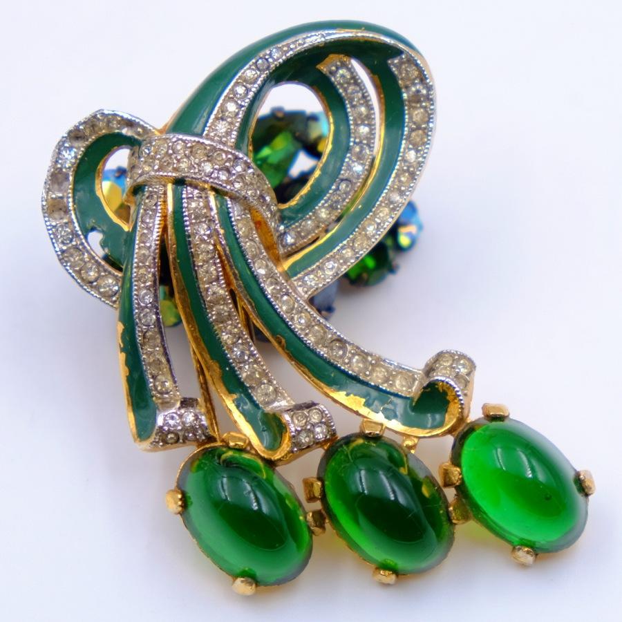 Women's or Men's Vintage Green Glass Brooch With Rhinestones 1940's For Sale