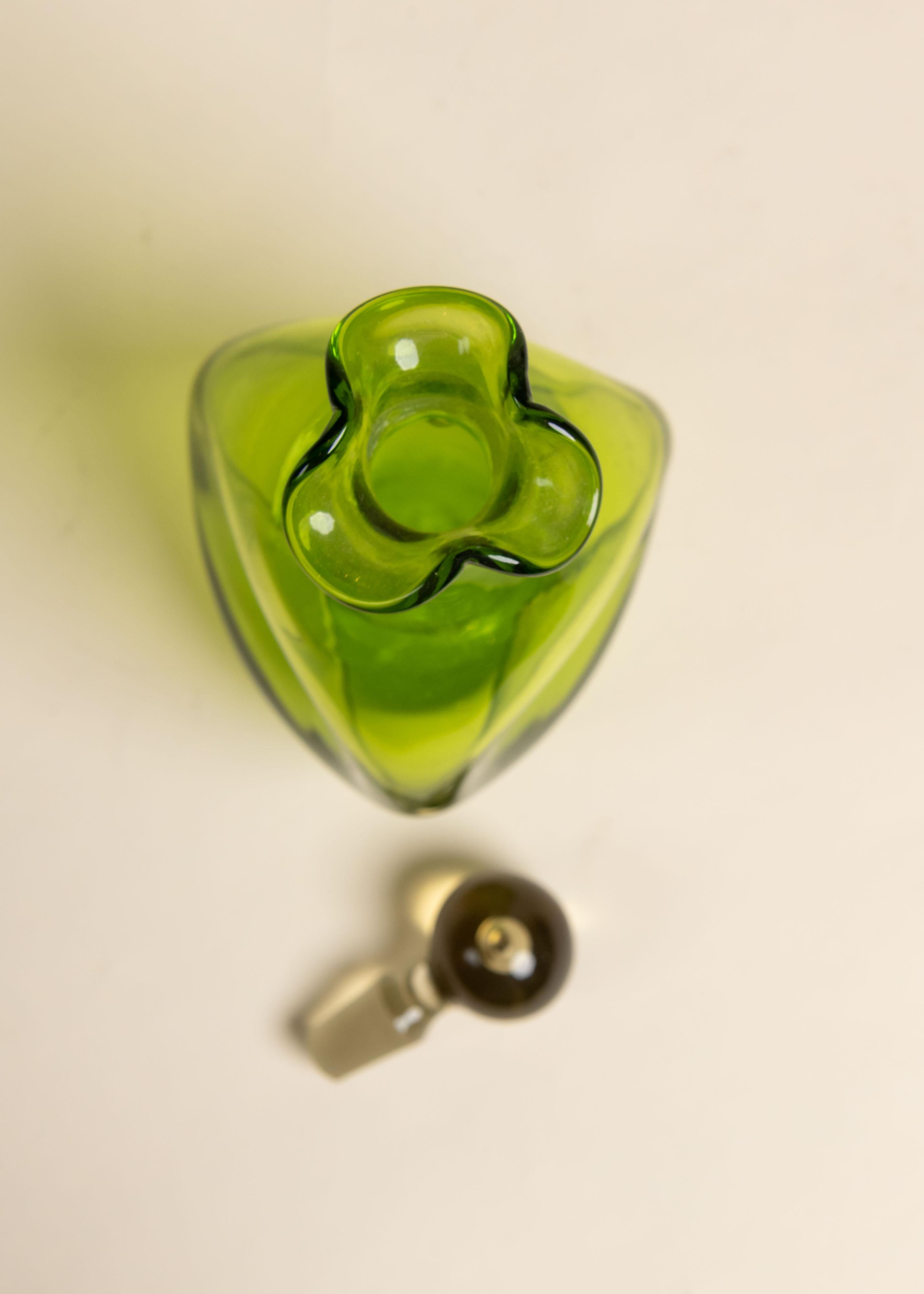 Décapsuleur en verre vert vintage avec bouchon Bon état - En vente à San Francisco, CA