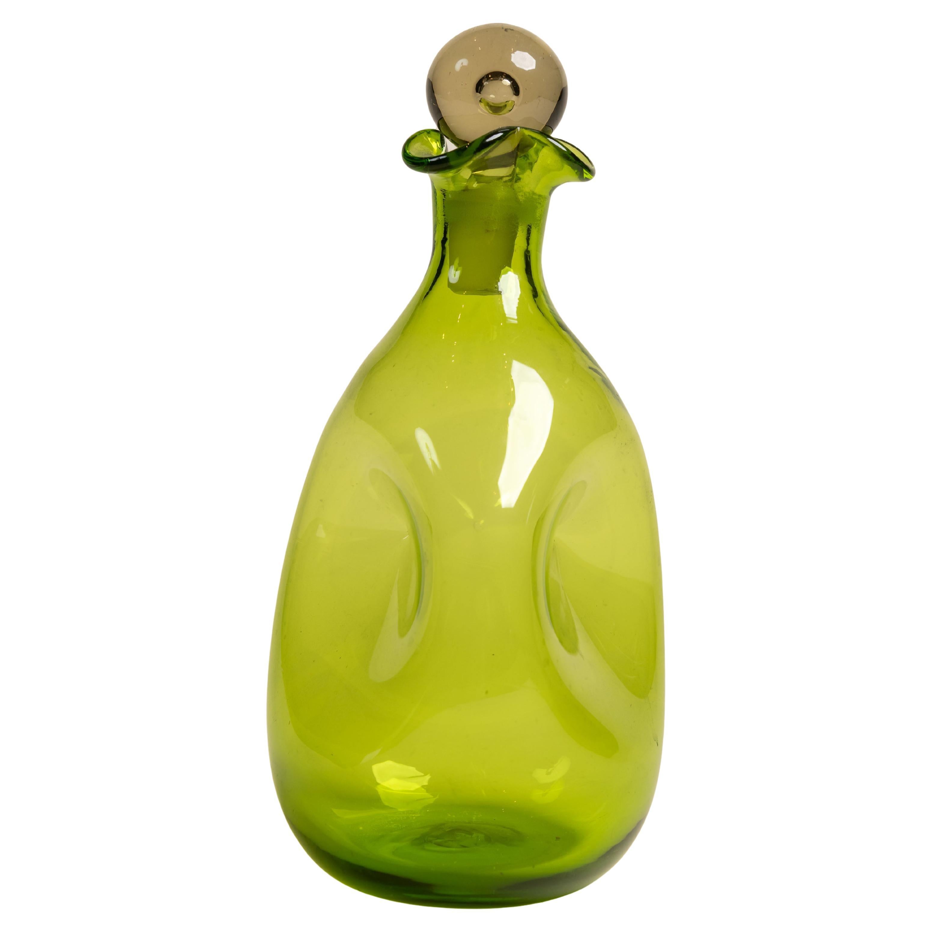 Décapsuleur en verre vert vintage avec bouchon en vente