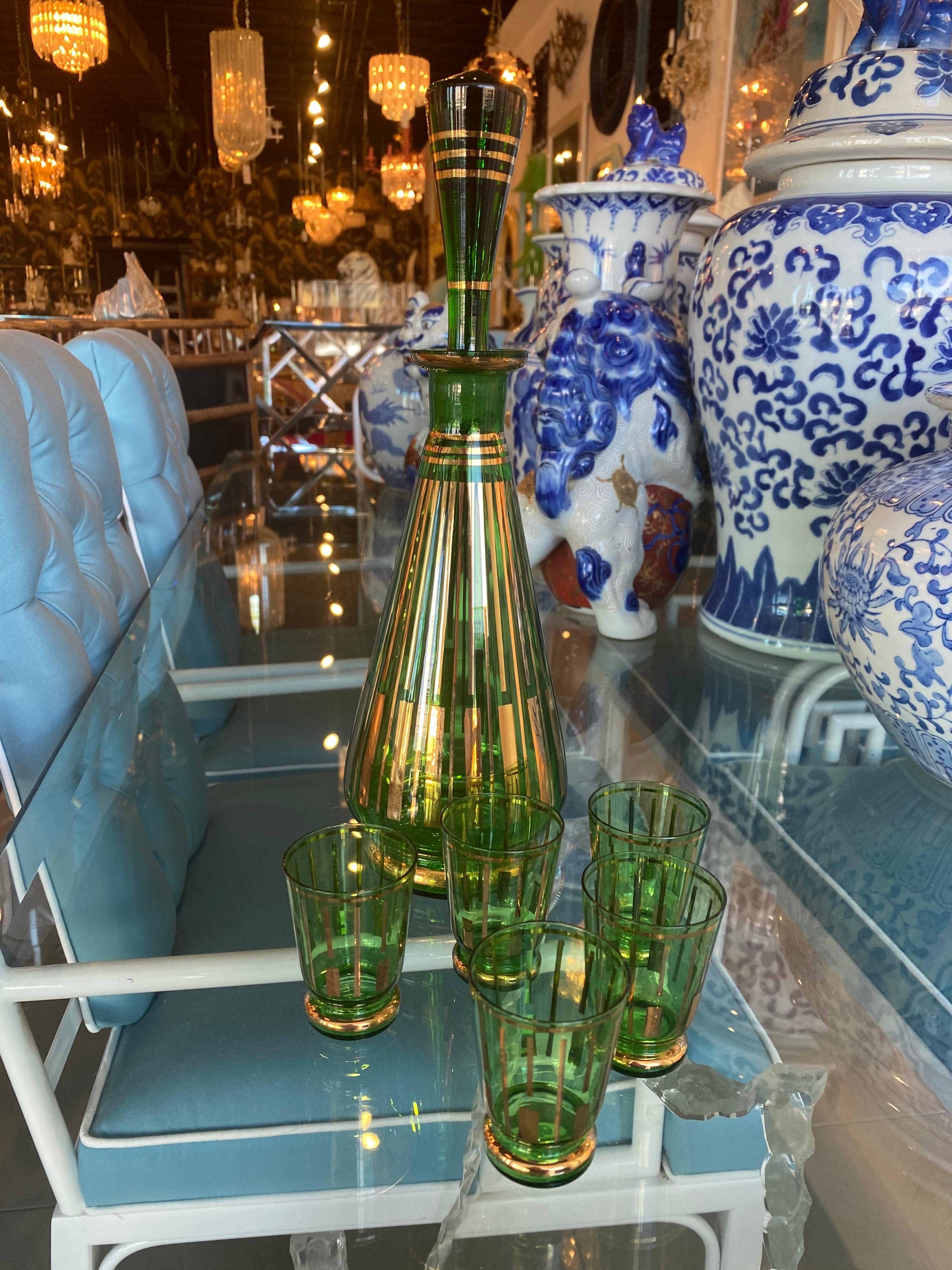 Vintage Green Glass Decanter with Stopper & 5 Shot Drinking Glasses 4