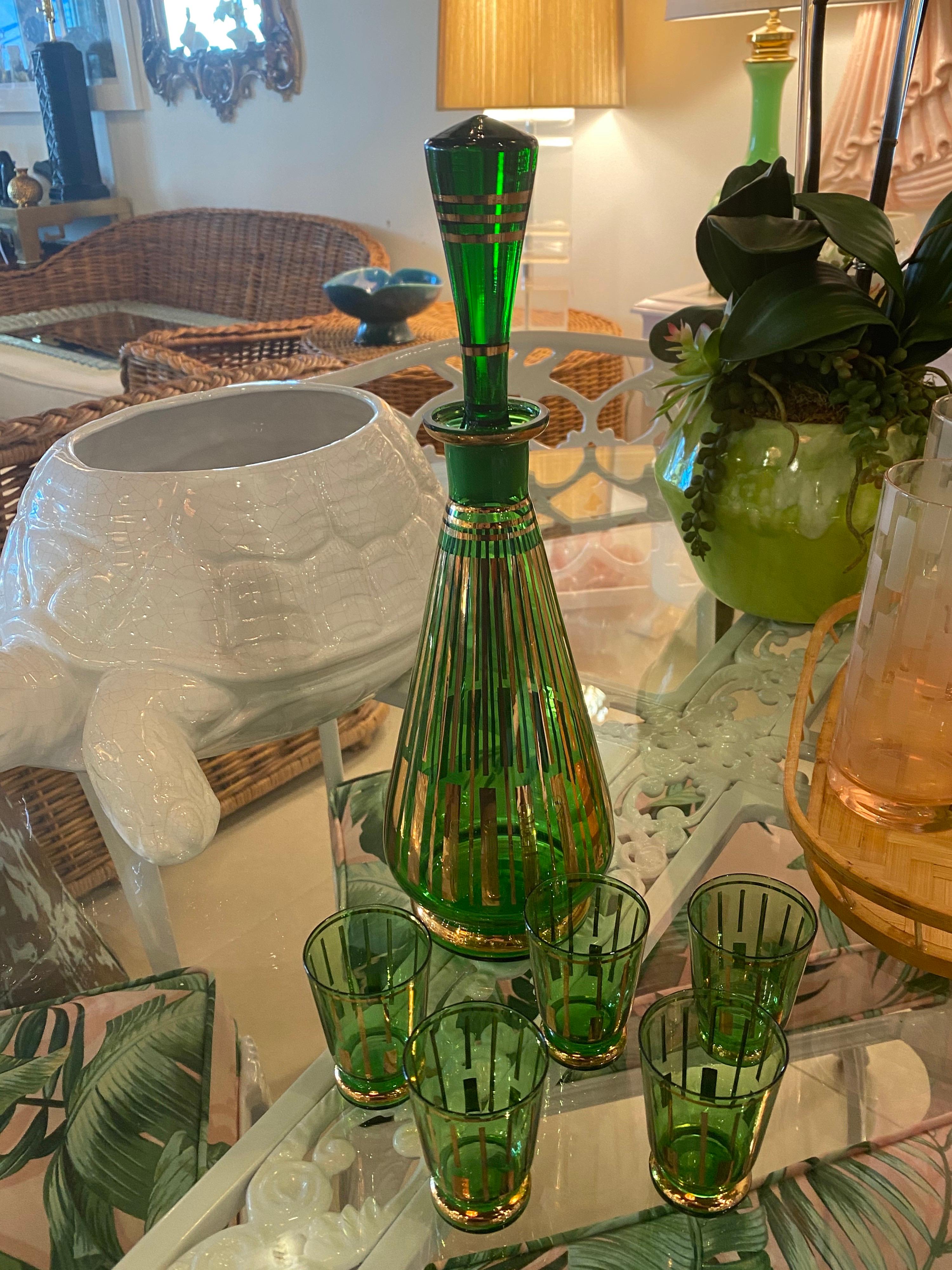 Vintage Green Glass Decanter with Stopper & 5 Shot Drinking Glasses For Sale 9