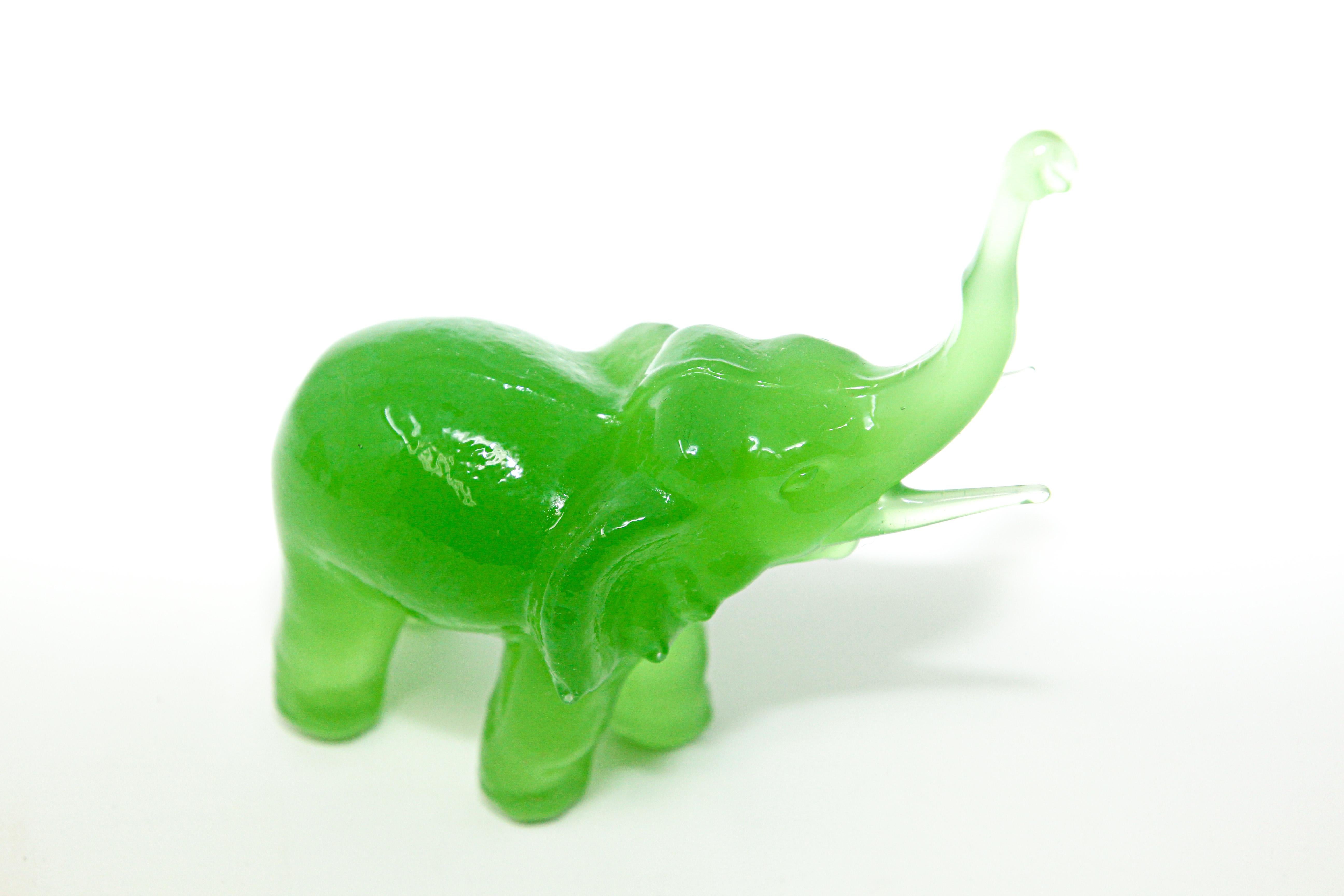 Vintage Green Glass Elephants Group Sculptures In Good Condition In North Hollywood, CA