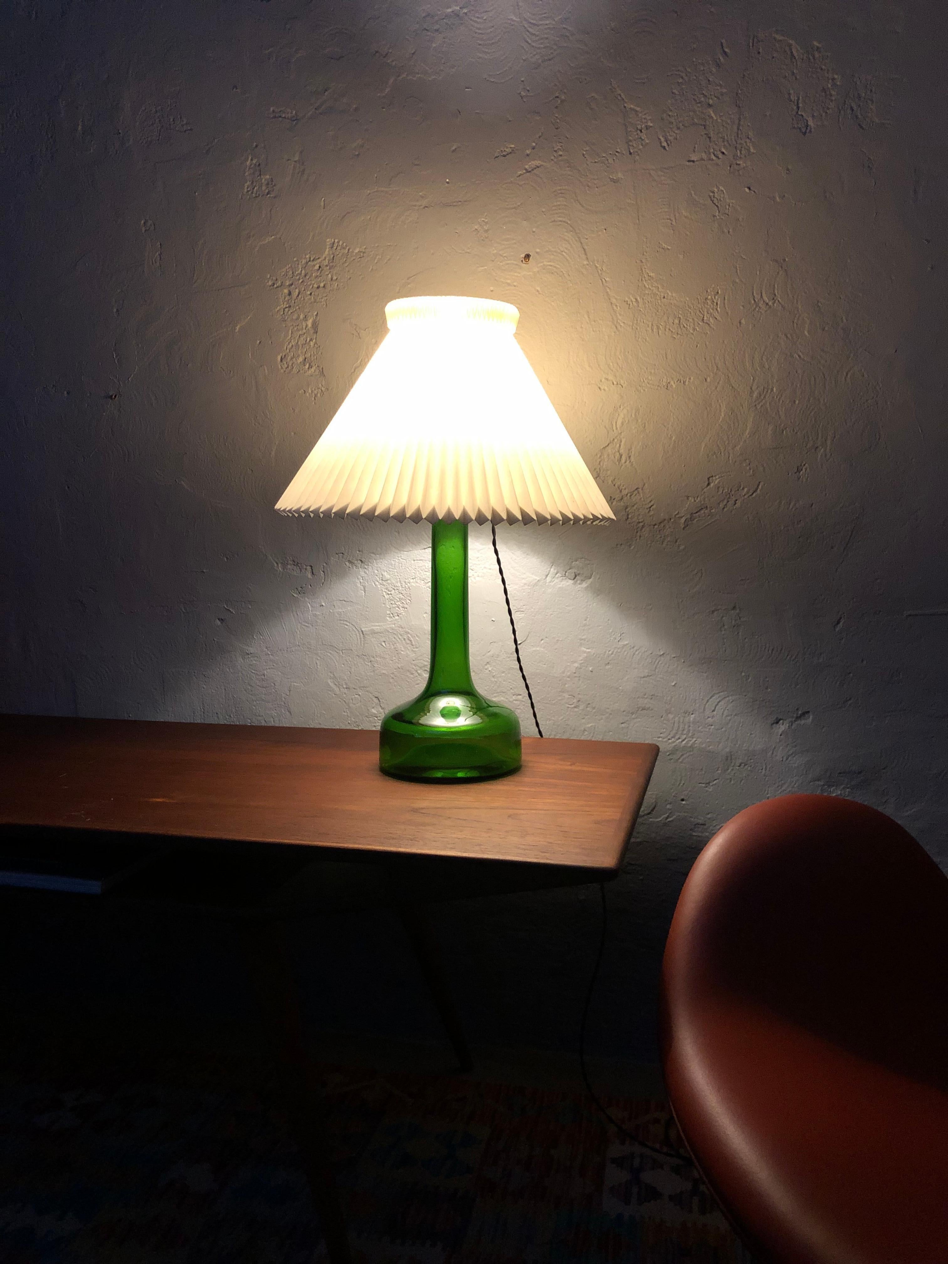 Lampe de bureau vintage en verre vert de Biilman-Petersen pour Le Klint / Holmegaard en vente 5
