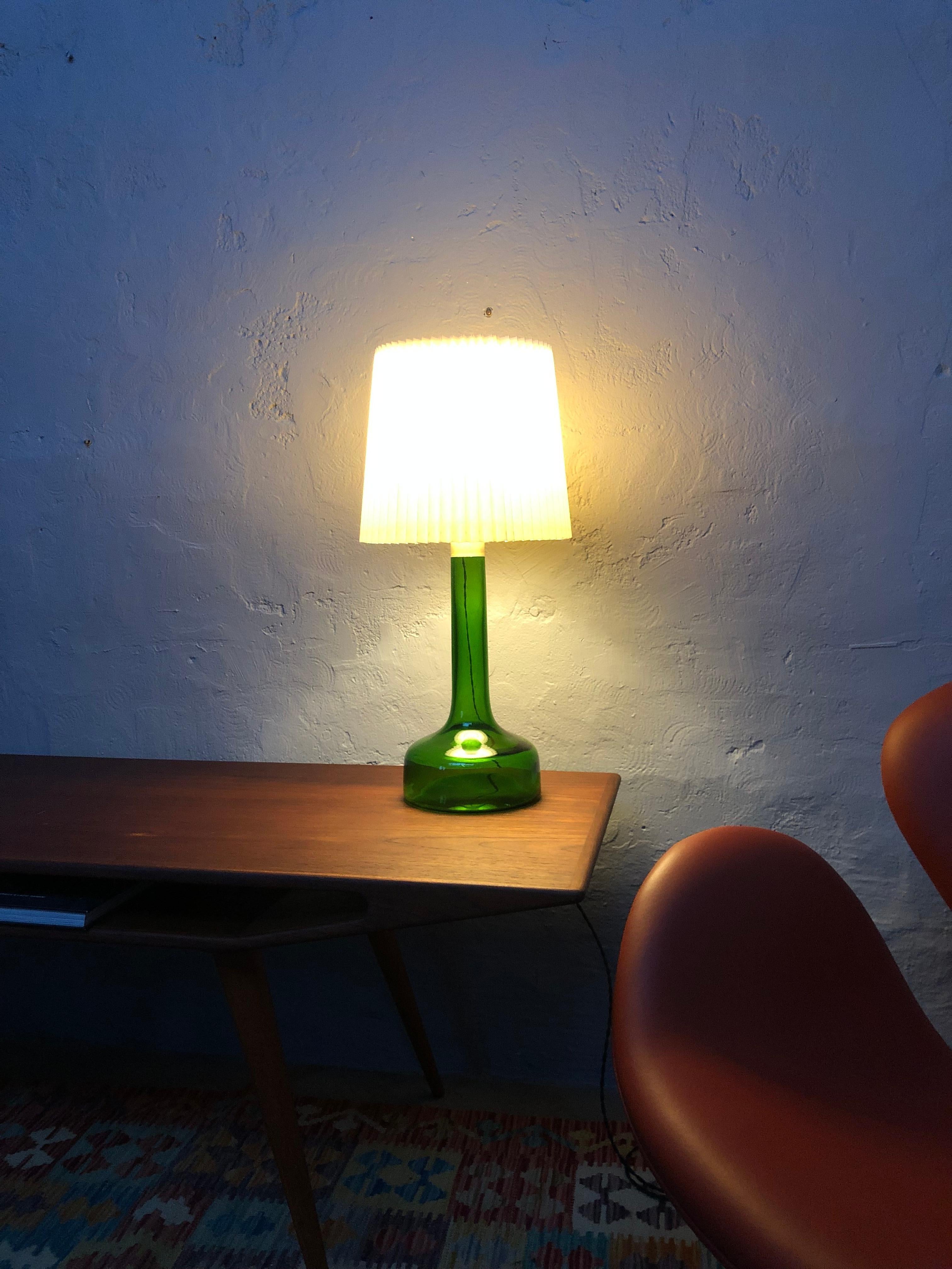 Mid-Century Modern Lampe de bureau vintage en verre vert de Biilman-Petersen pour Le Klint / Holmegaard en vente