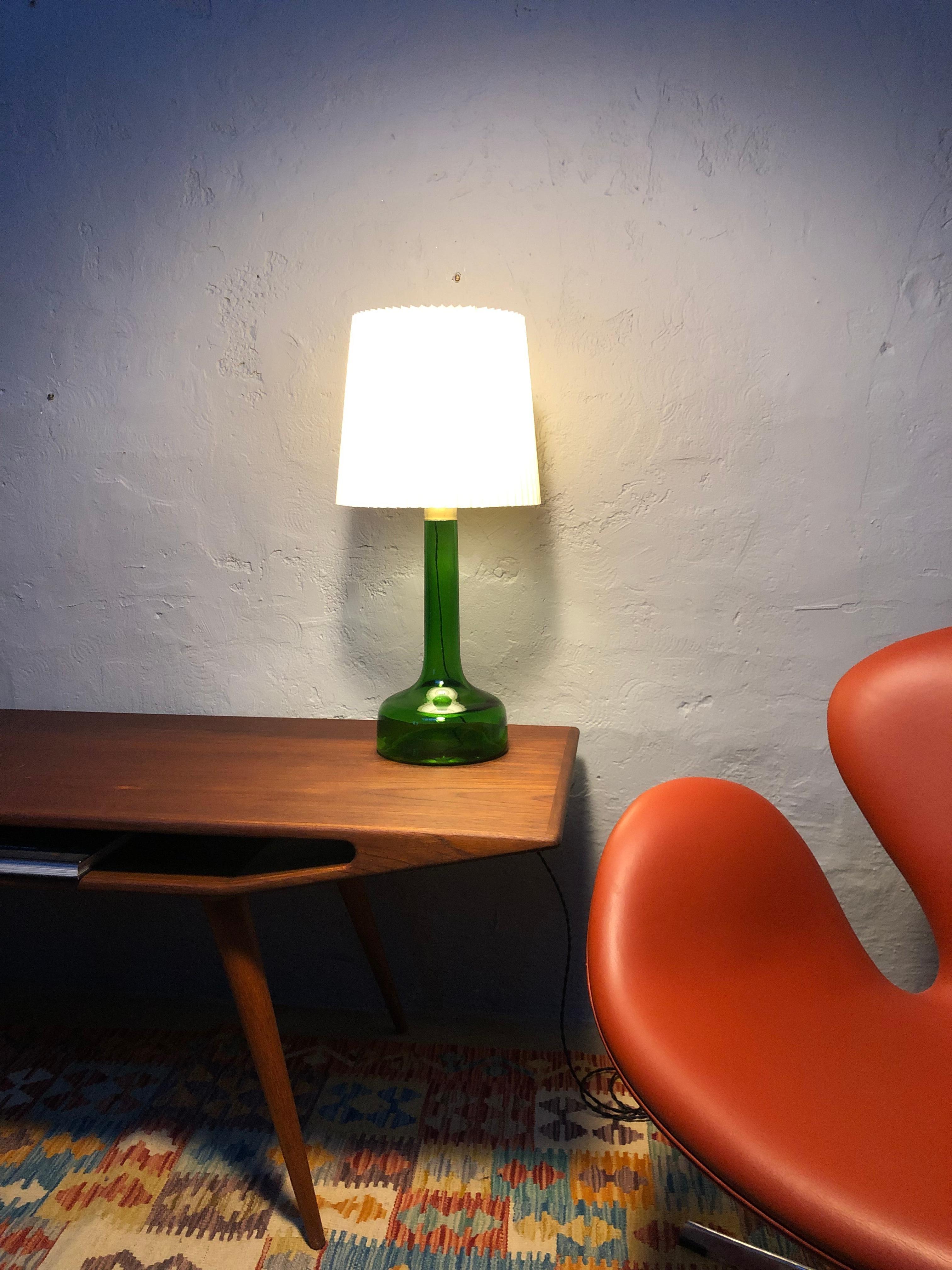 Danois Lampe de bureau vintage en verre vert de Biilman-Petersen pour Le Klint / Holmegaard en vente