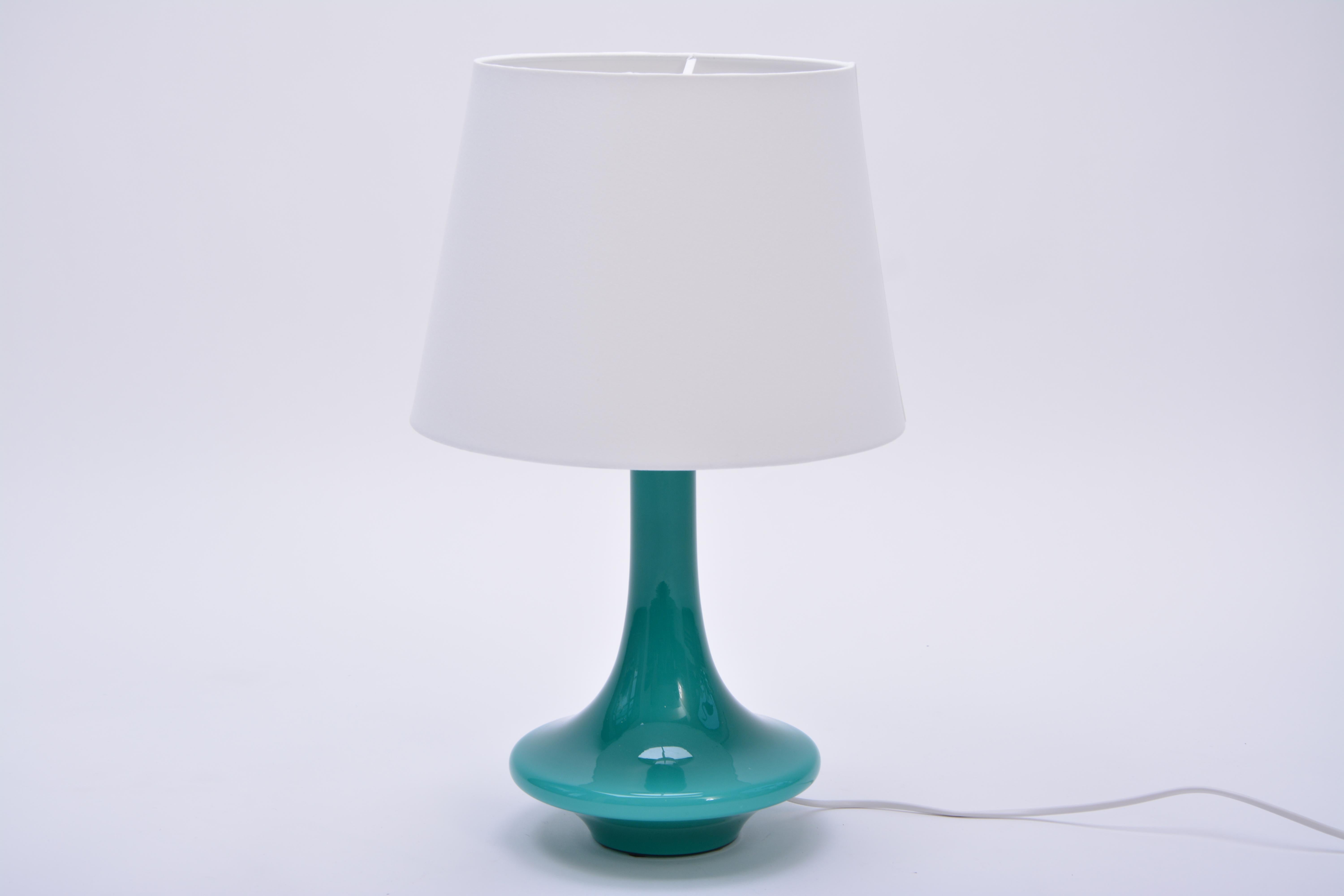 Scandinavian Mid-Century Modern Green Glass table lamp
Hand made glass table lamp in a gorgeous green color produced in Scandinavia in the 1960s.
The lamp has been rewired for European use and has a new shade. To be checked by a local electrician