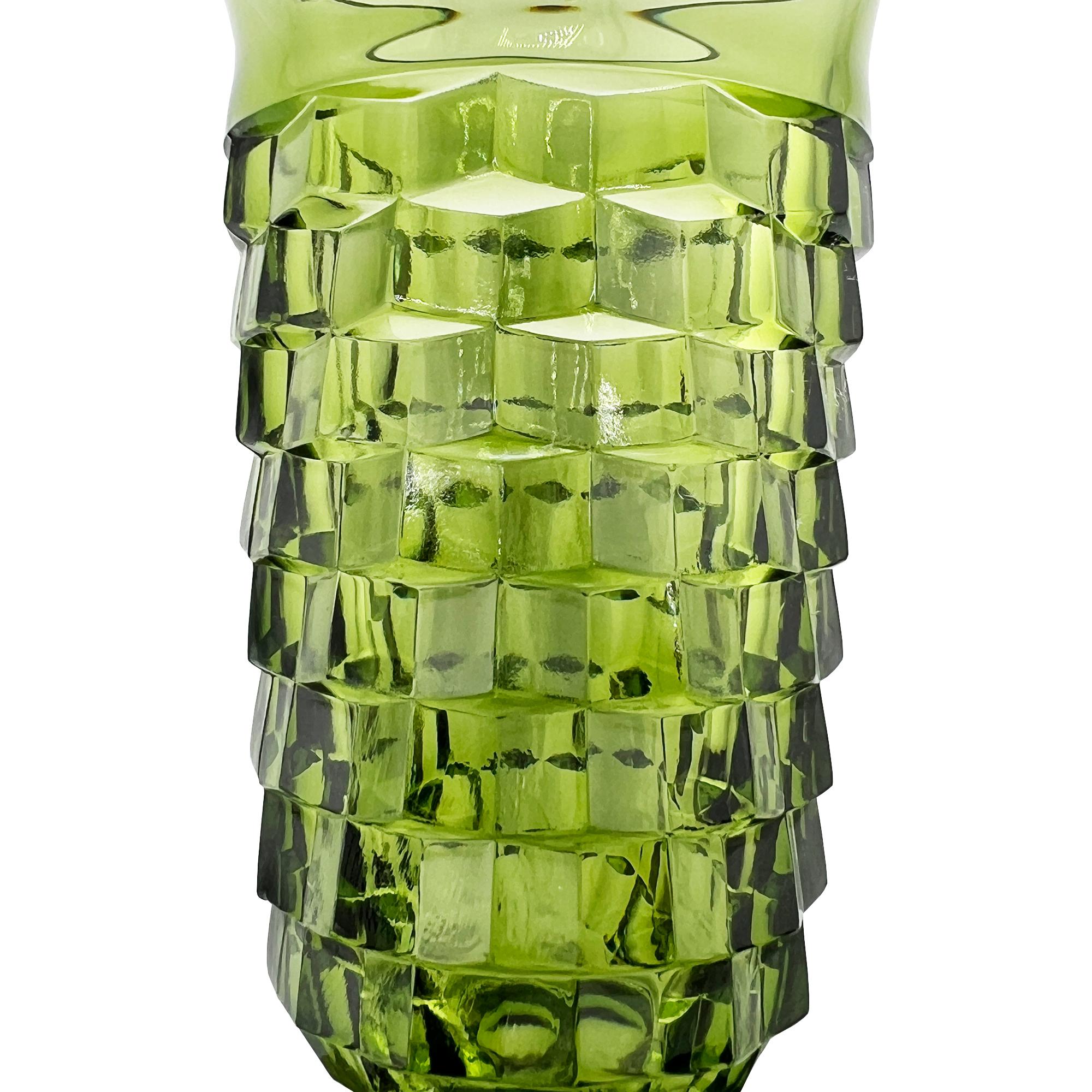 Verres à boire vintage en verre vert - Lot de cinq Verres à boire texturés du milieu du siècle dernier Bon état - En vente à Oklahoma City, OK