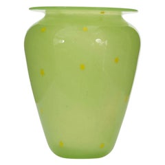 Vase vintage en verre vert avec motif étoilé