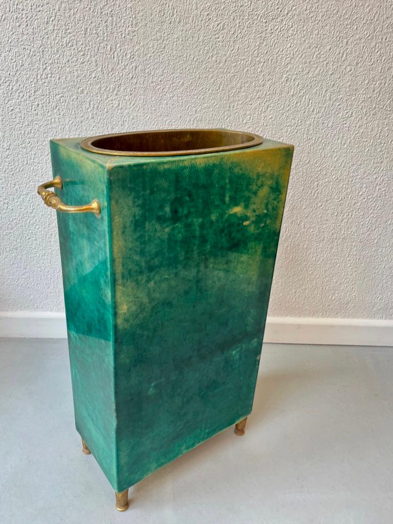 Beautiful vintage green goatskin and brass umbrella stand by Aldo Tura, Italy ca. 1960s
Good condition.
L 36 x D 16 x H 56 cm
Brass handles, feet and container
