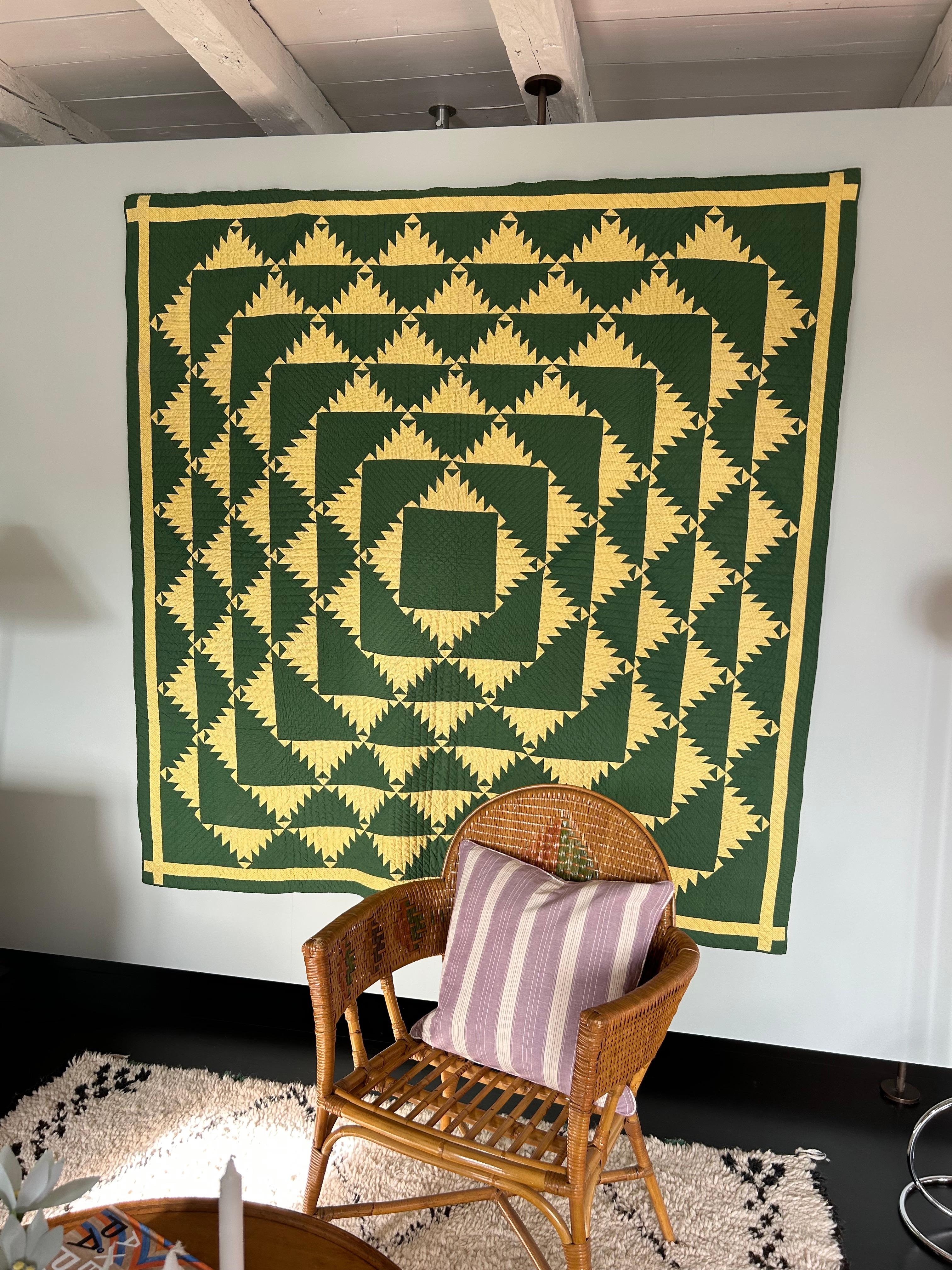 Américain Courtepointe verte vintage en coton patchwork faite à la main « Selectable Mountains », États-Unis, années 1930 en vente