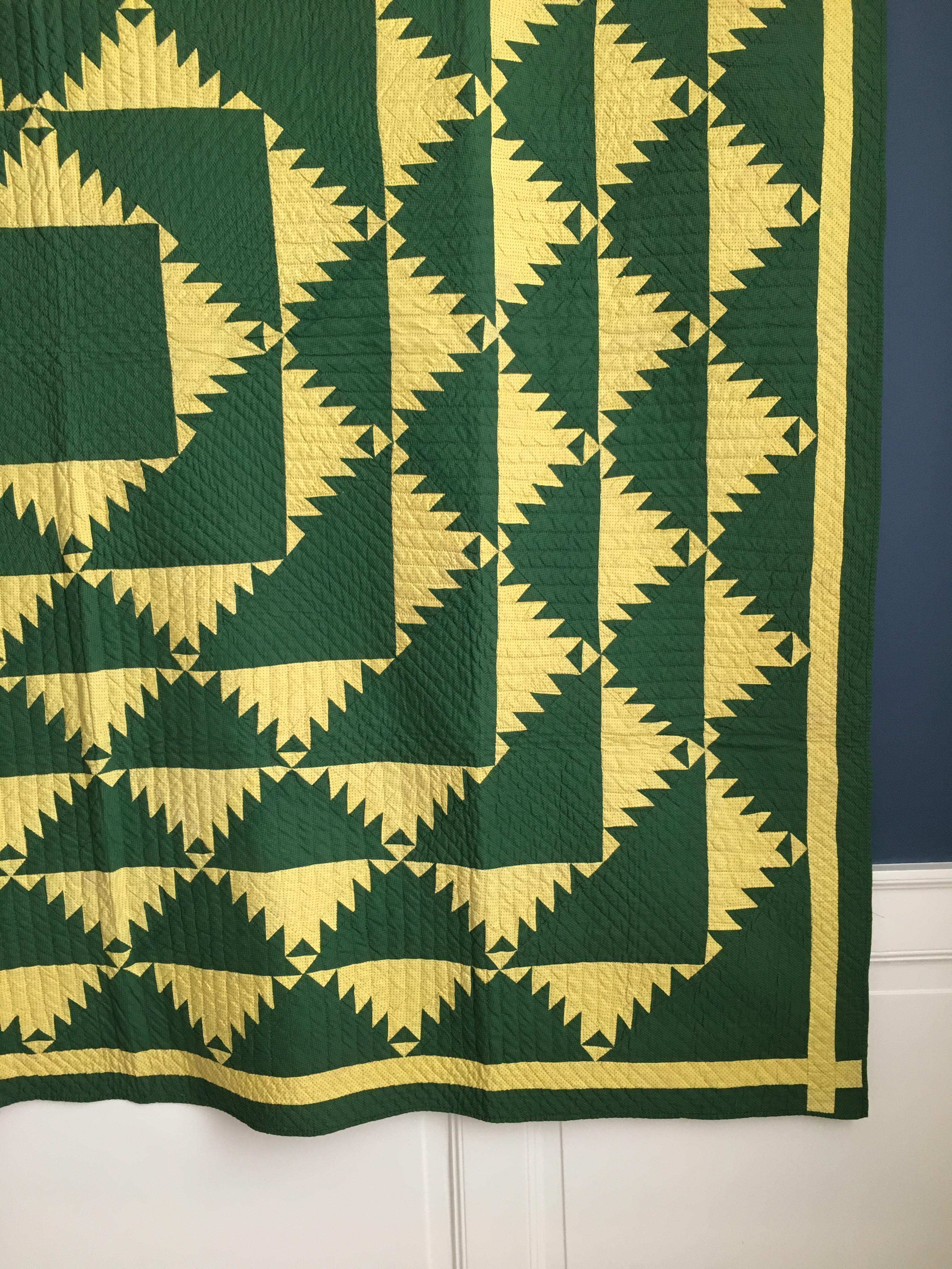 Courtepointe verte vintage en coton patchwork faite à la main « Selectable Mountains », États-Unis, années 1930 Bon état - En vente à Copenhagen K, DK