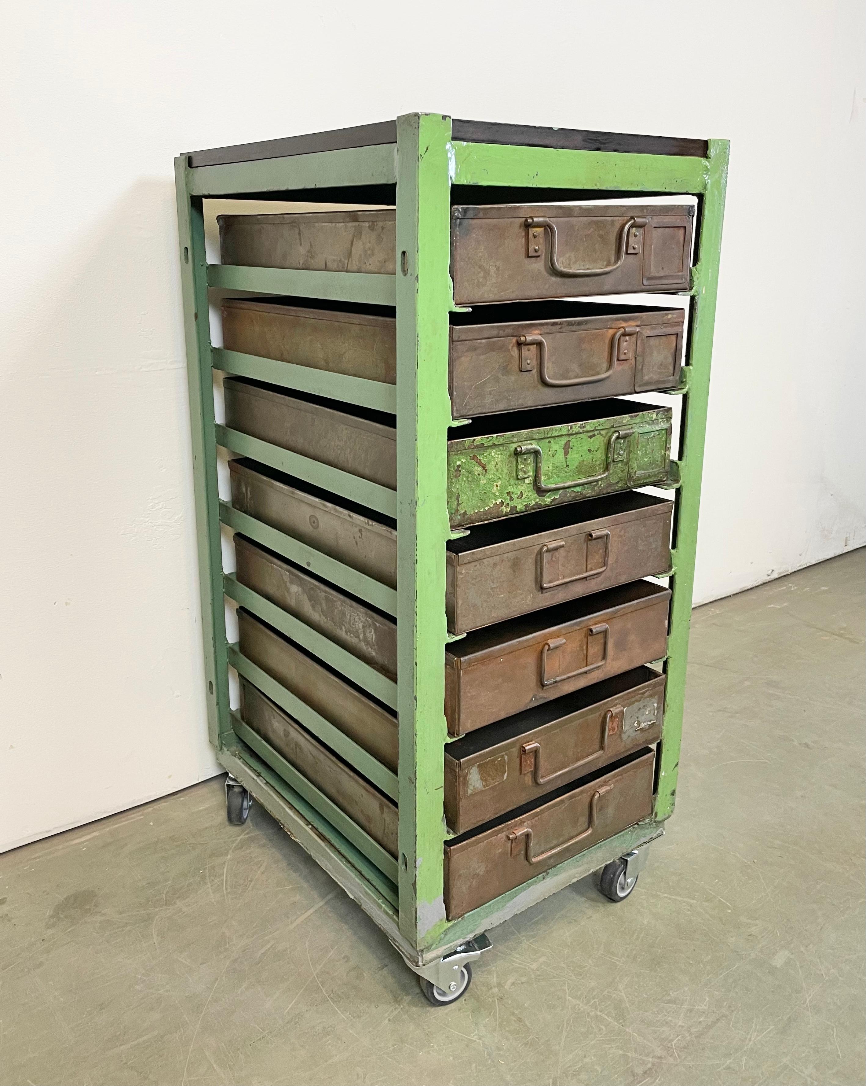 Vintage Green Industrial Iron Chest of Drawers on Wheels, 1950s In Good Condition In Kojetice, CZ