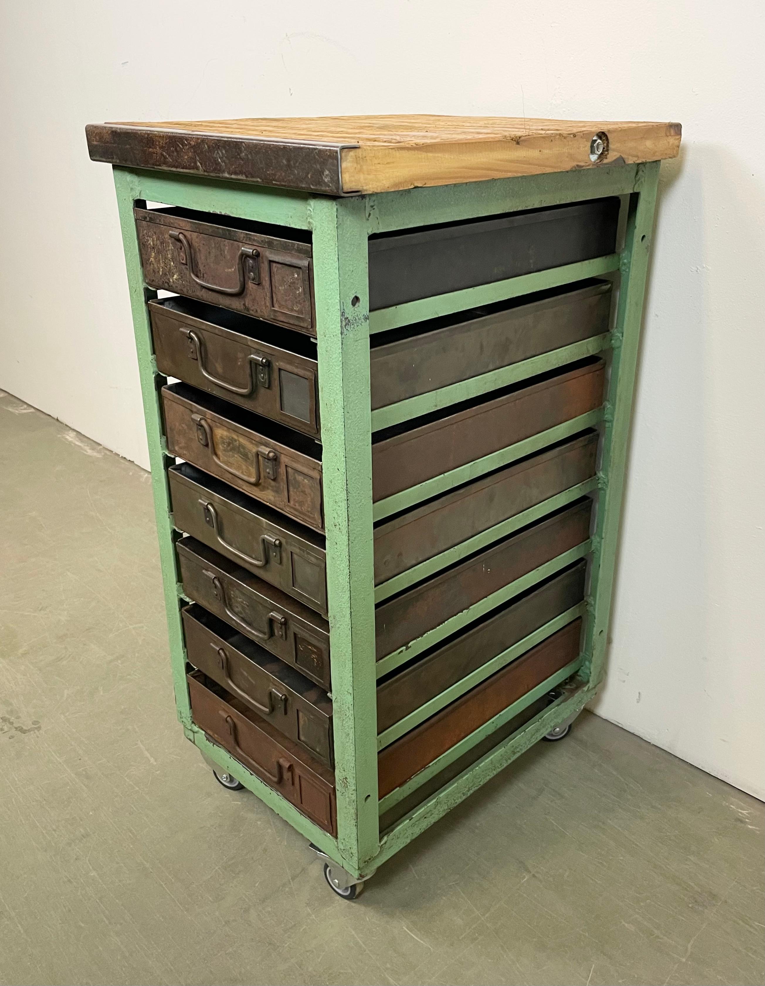 Vintage Green Industrial Iron Chest of Drawers on Wheels, 1950s In Good Condition In Kojetice, CZ