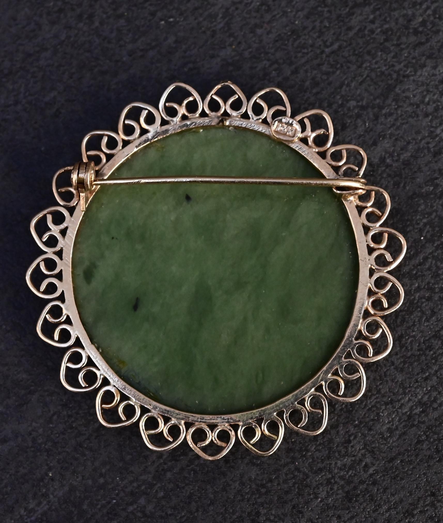 Round Cut Vintage Green Jade & 14K Gold Filigree Pendant Brooch For Sale