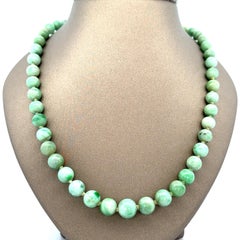 Vintage Green Jade Graduated Bead Necklace w/ 14k White Gold Push Clasp