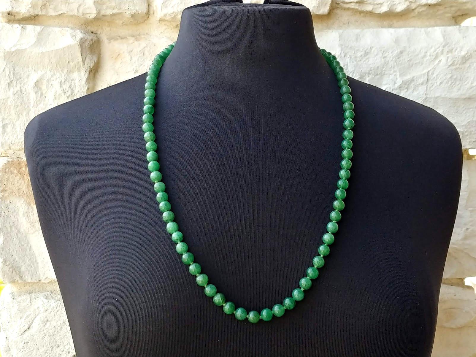 Halskette aus grüner Jade in Grün (Art déco)