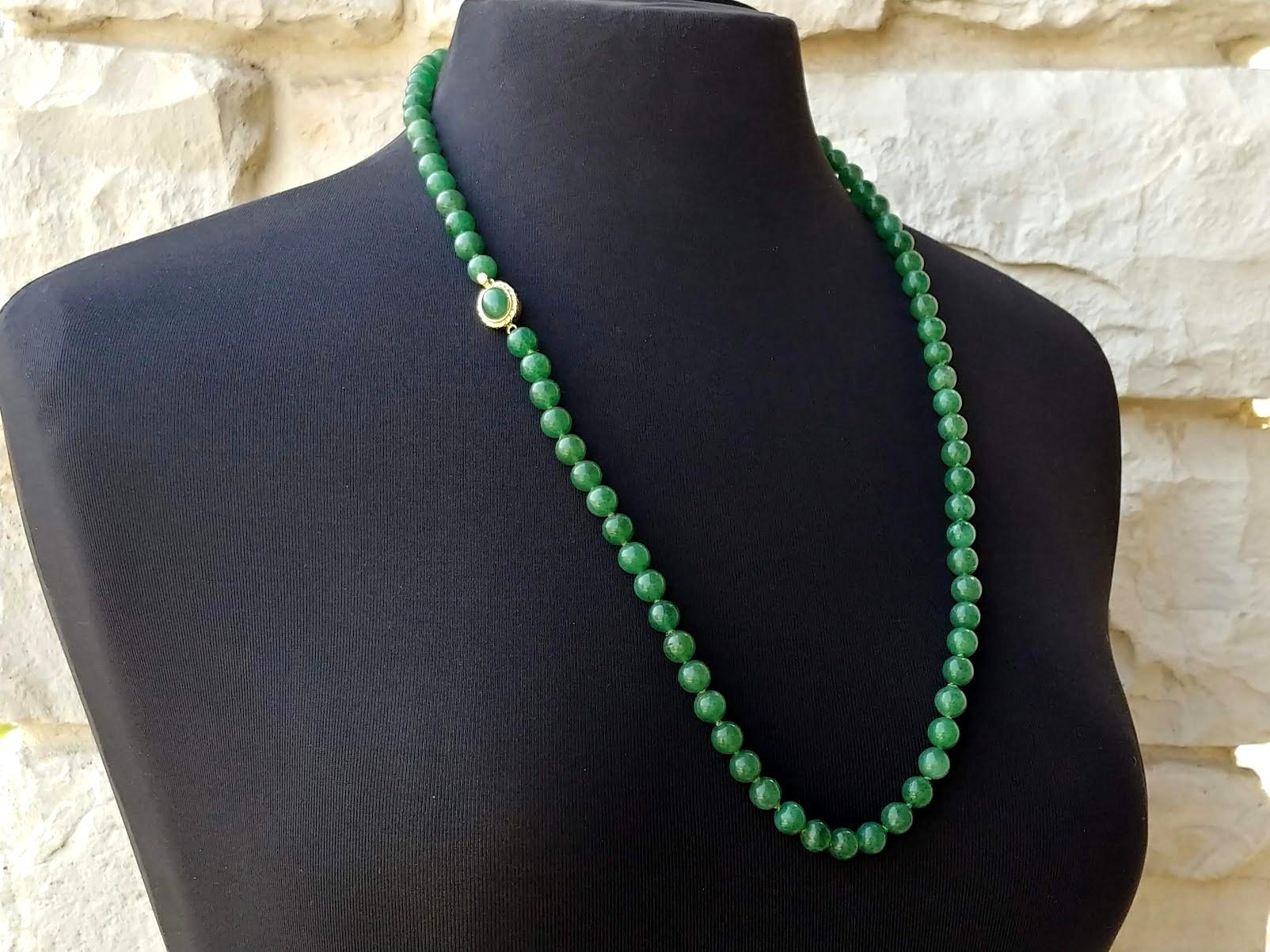 Halskette aus grüner Jade in Grün (Perle)