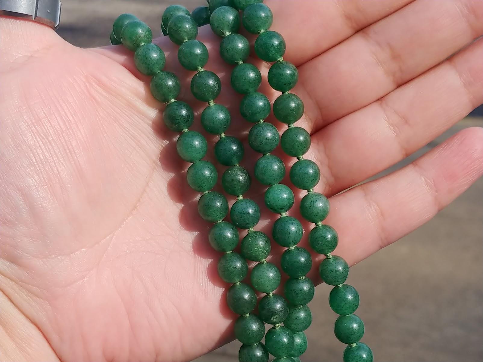 Halskette aus grüner Jade in Grün 2