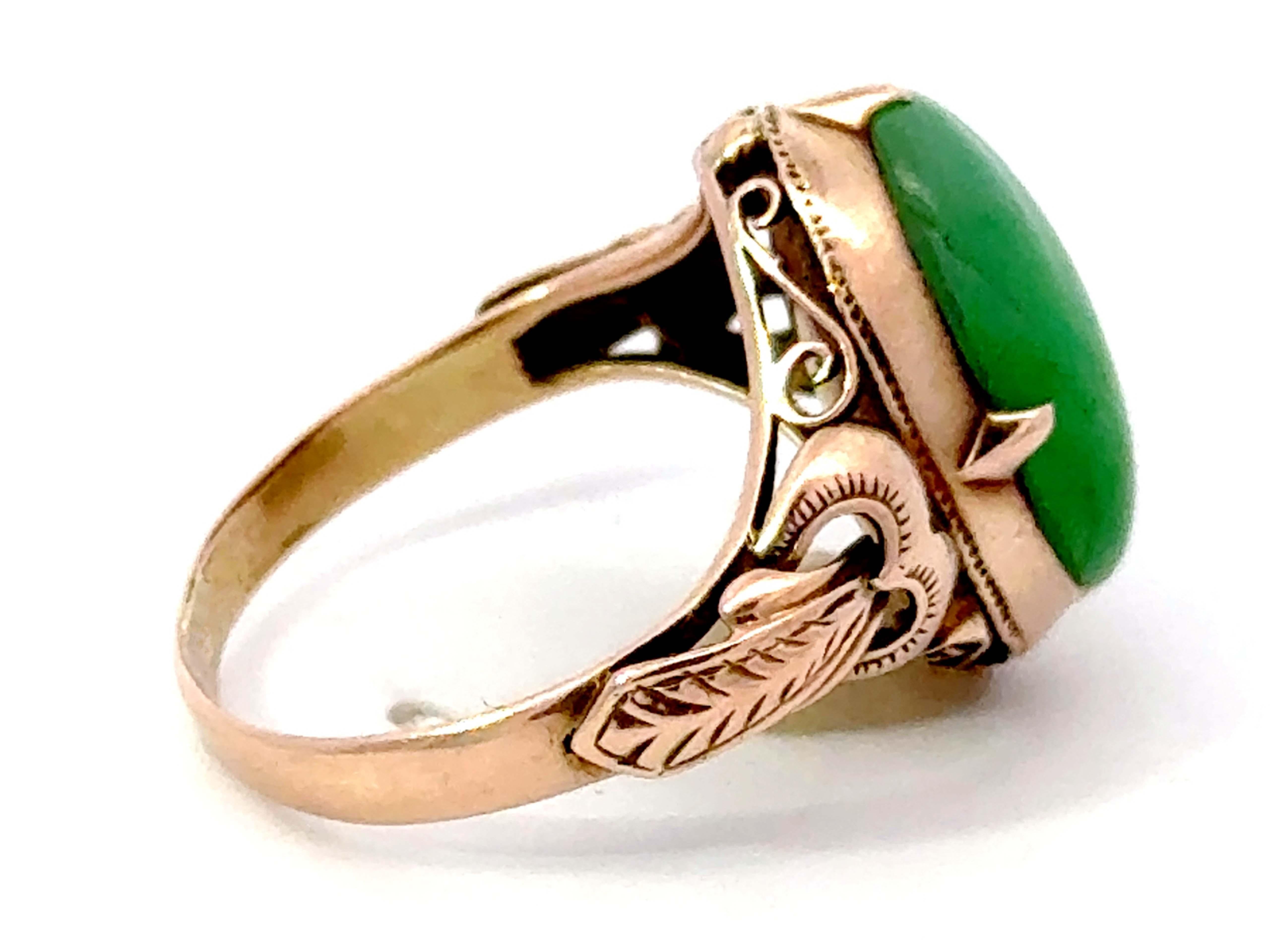 Women's Vintage Green Jade Oval Cabochon Ring 14K Rose Gold For Sale